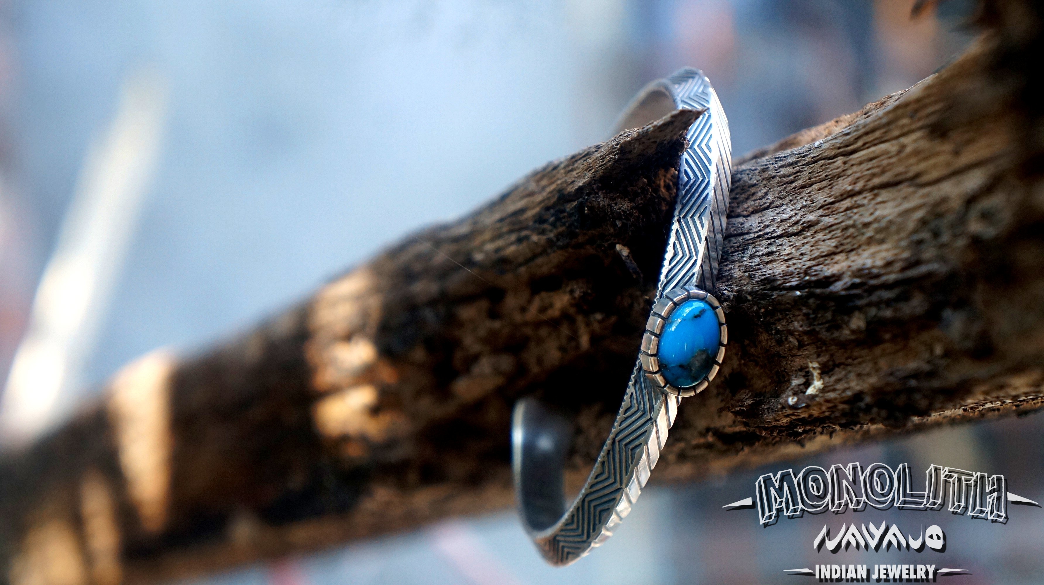 Ithaca Peak 三角打印【手環 】