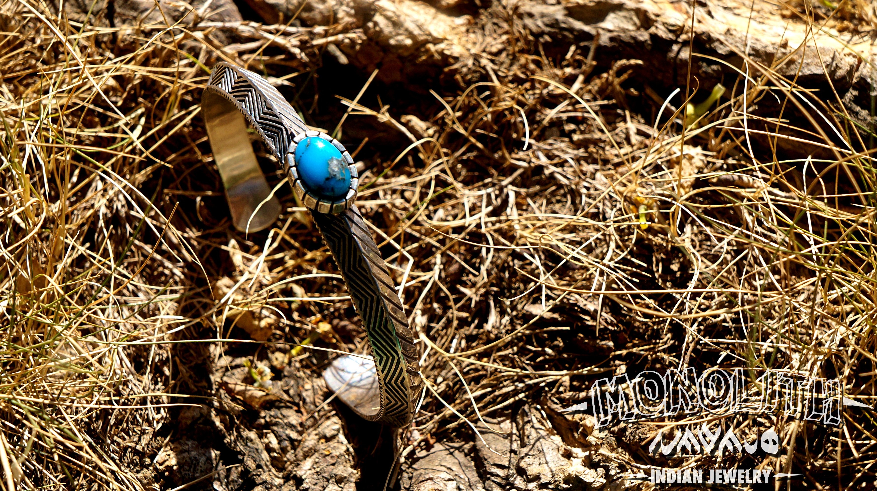 Ithaca Peak 三角打印【手環 】