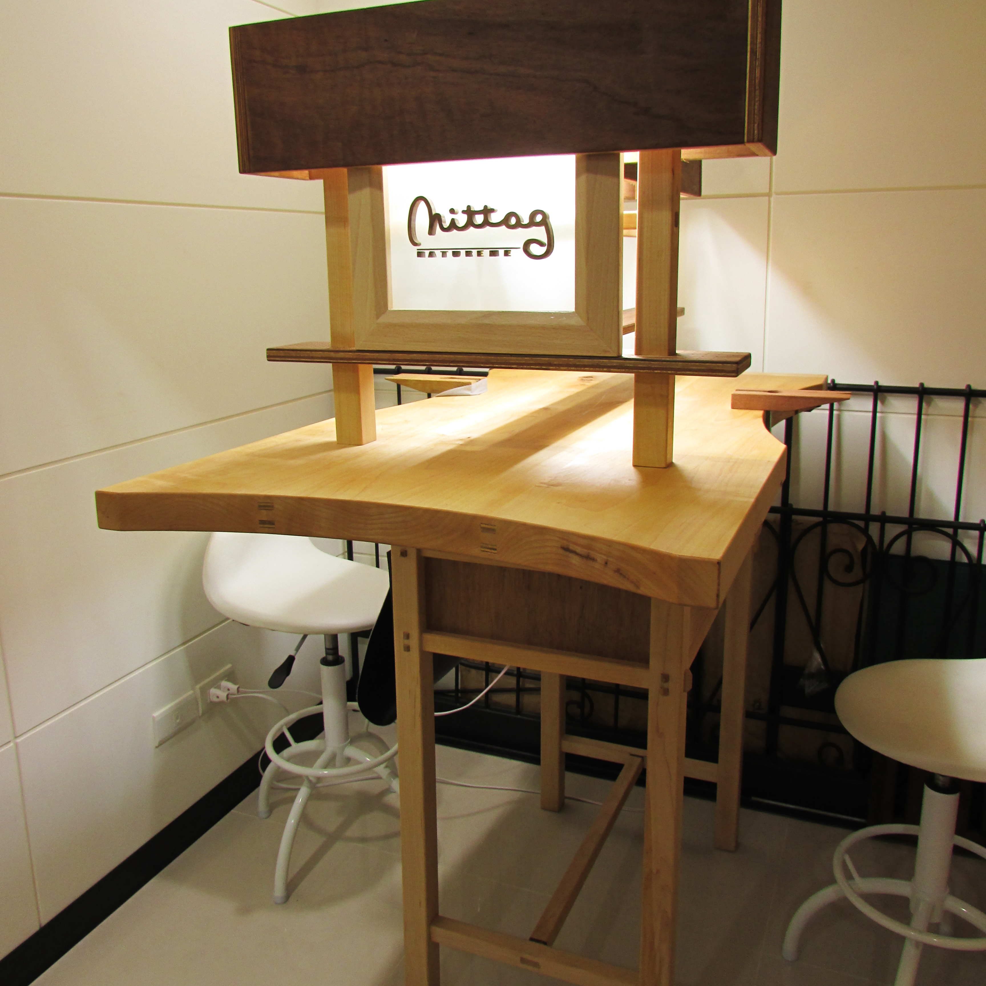 mittag銀飾在木微加家具特別訂製的金工工作桌