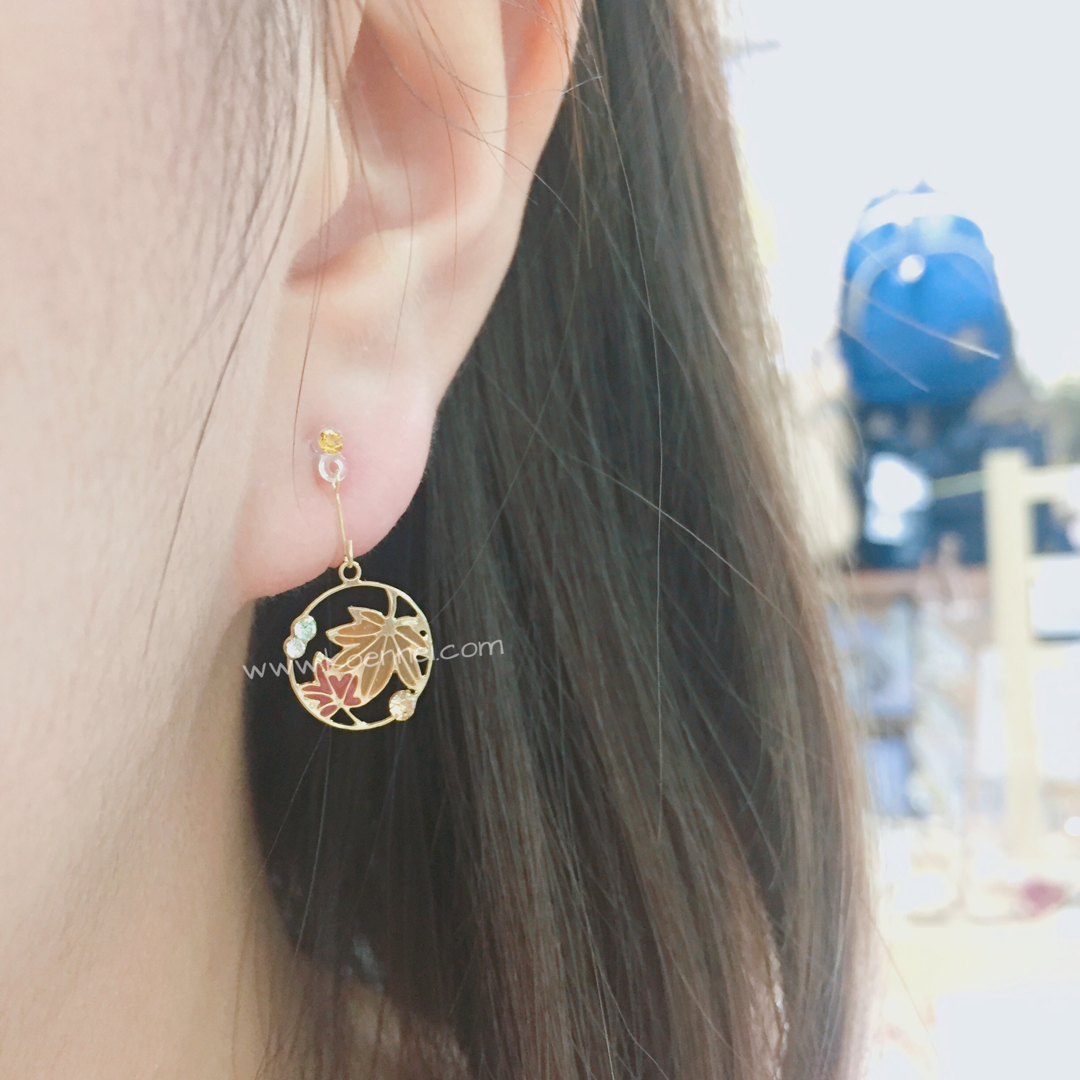 [日本制] 圓框楓葉耳環(3色)(防敏感)