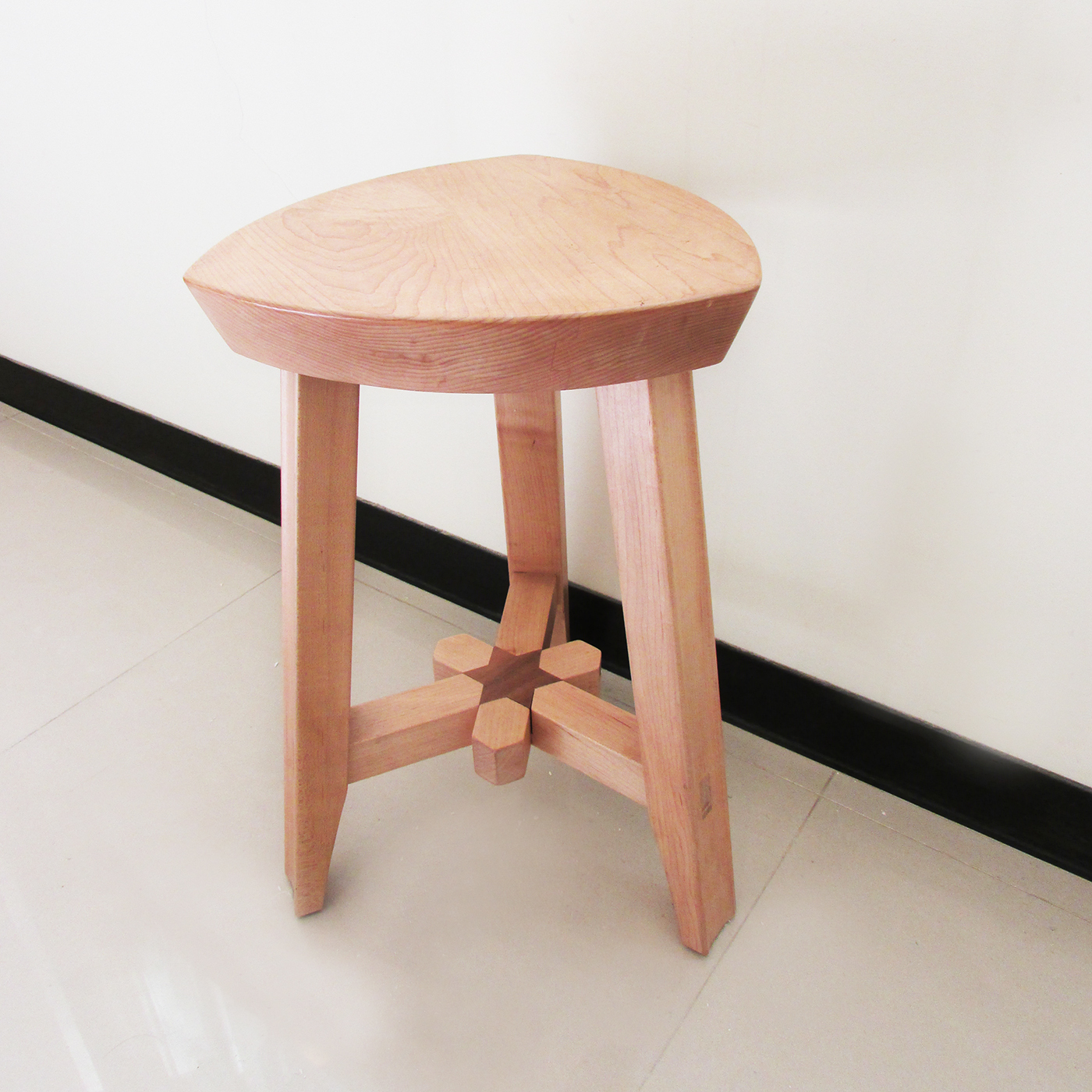 mittag銀飾員工喜愛親自手作木工,此為手工木椅子