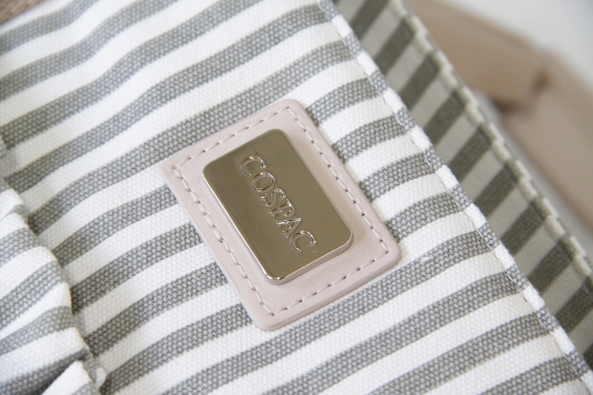 細節 - 電鍍金屬LOGO