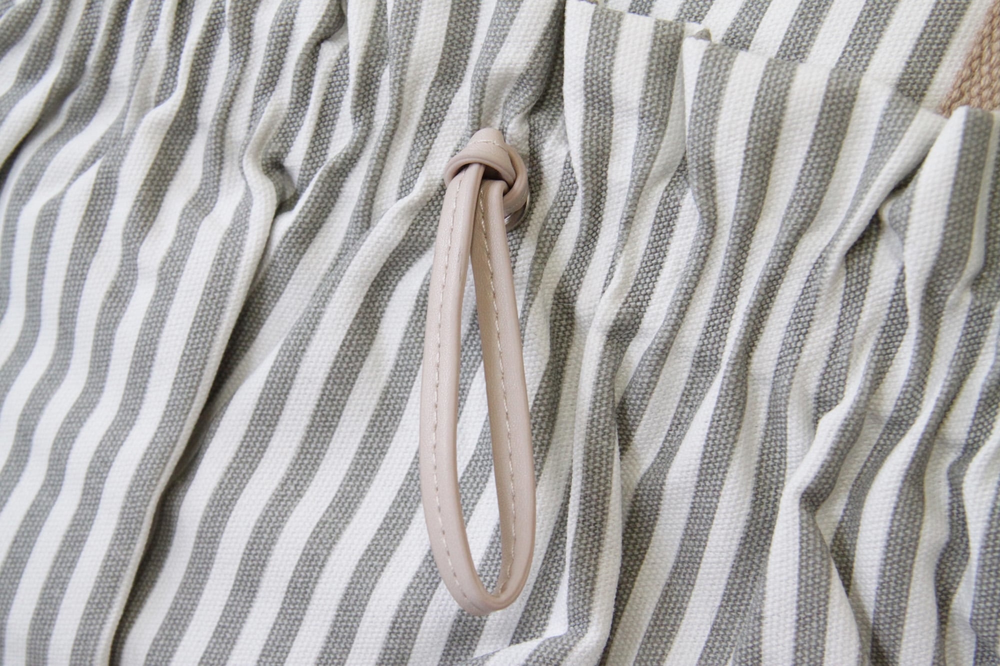 細節 - 前袋鬆緊帶