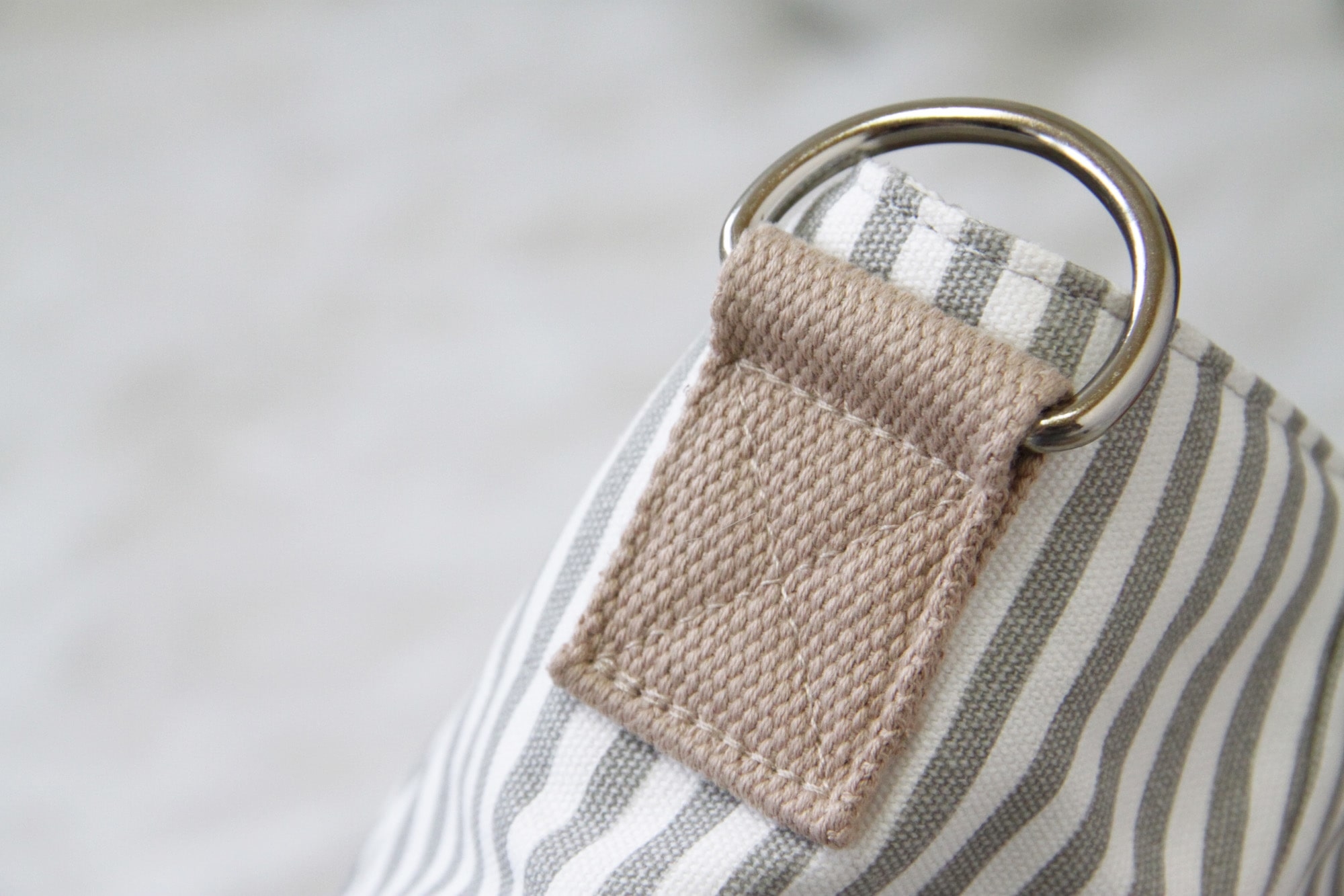 細節 - 精緻的五金配件及堅固的縫紉