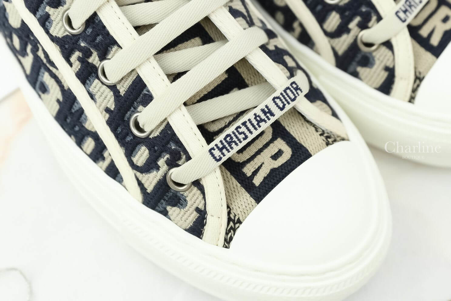 Dior Sneaker In Oblique Embroidered Canvas 深藍色刺繡Logo白底帆布鞋