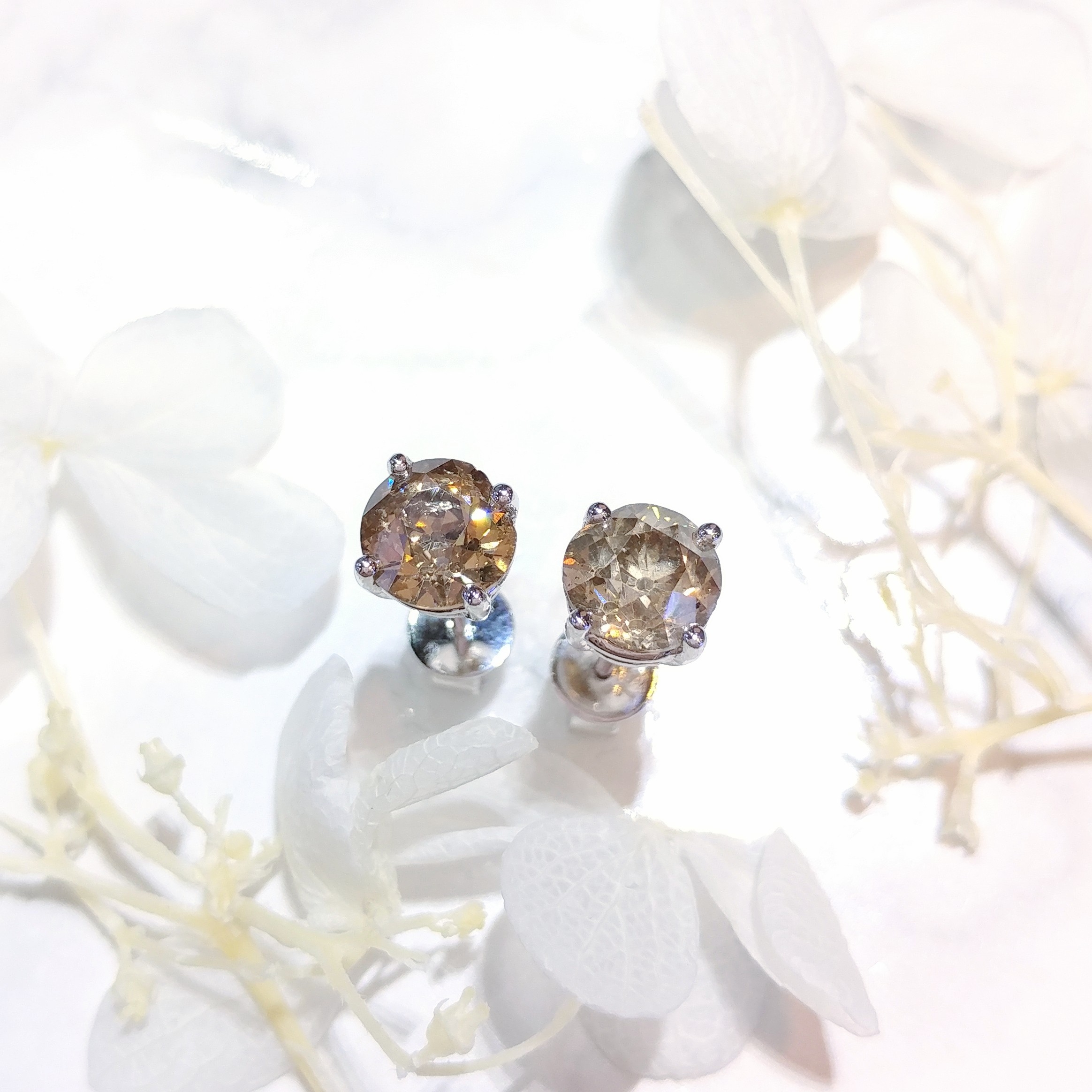 全新18K白金【主石2卡19份咖啡鑽】耳環