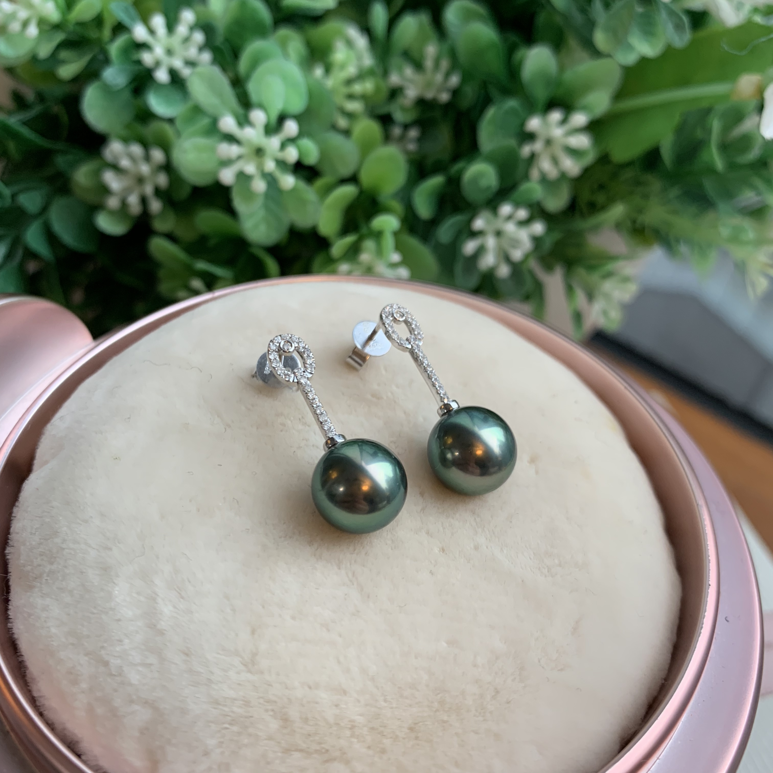 18K金大溪地黑珍珠鑽石耳環 -孔雀綠色