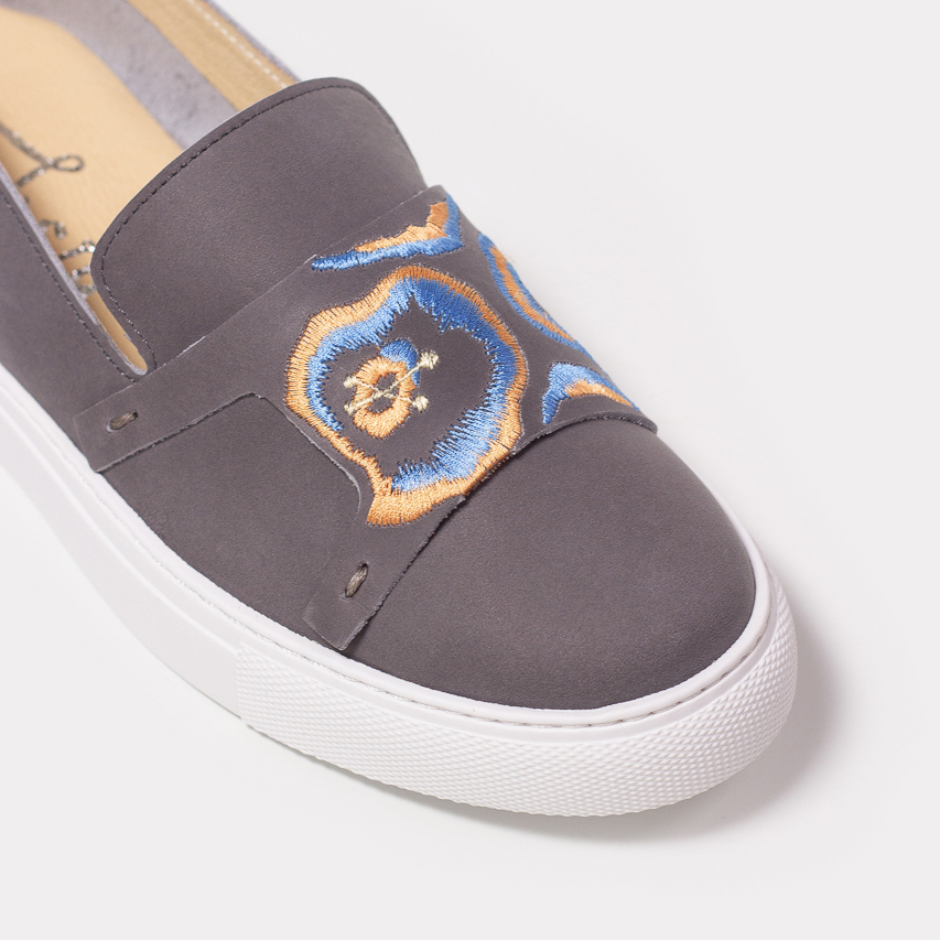 刺繡休閒鞋｜一盞燈 (灰)