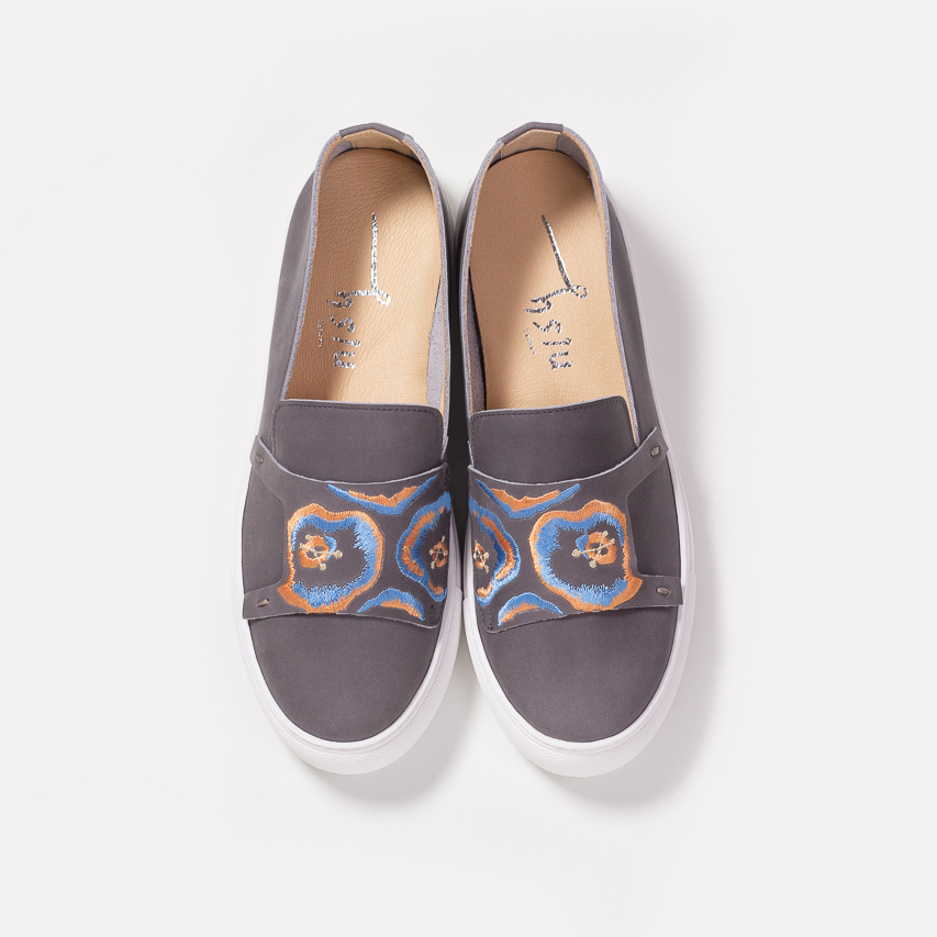 刺繡休閒鞋｜一盞燈 (灰)