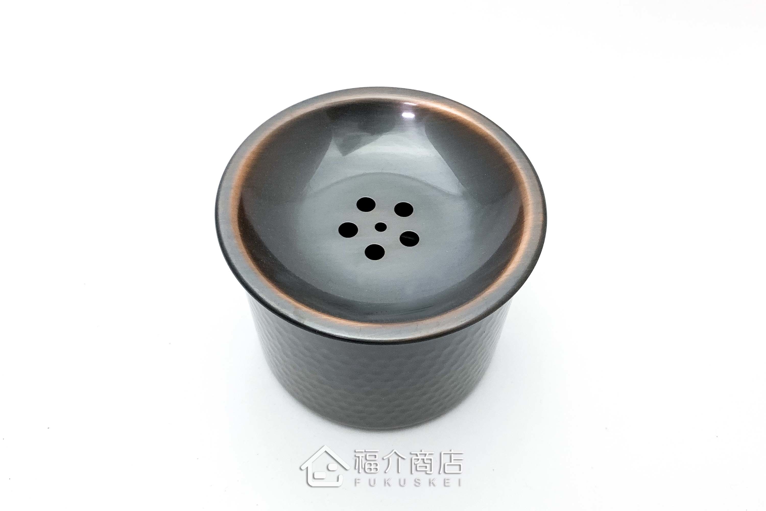 日本建水是用來作為泡茶過程中盛裝廢水的儲水器皿