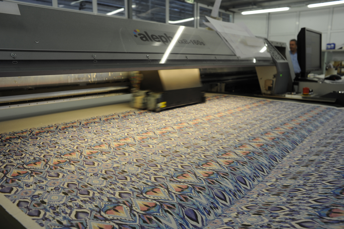 zerorh工廠在印製車衣面料