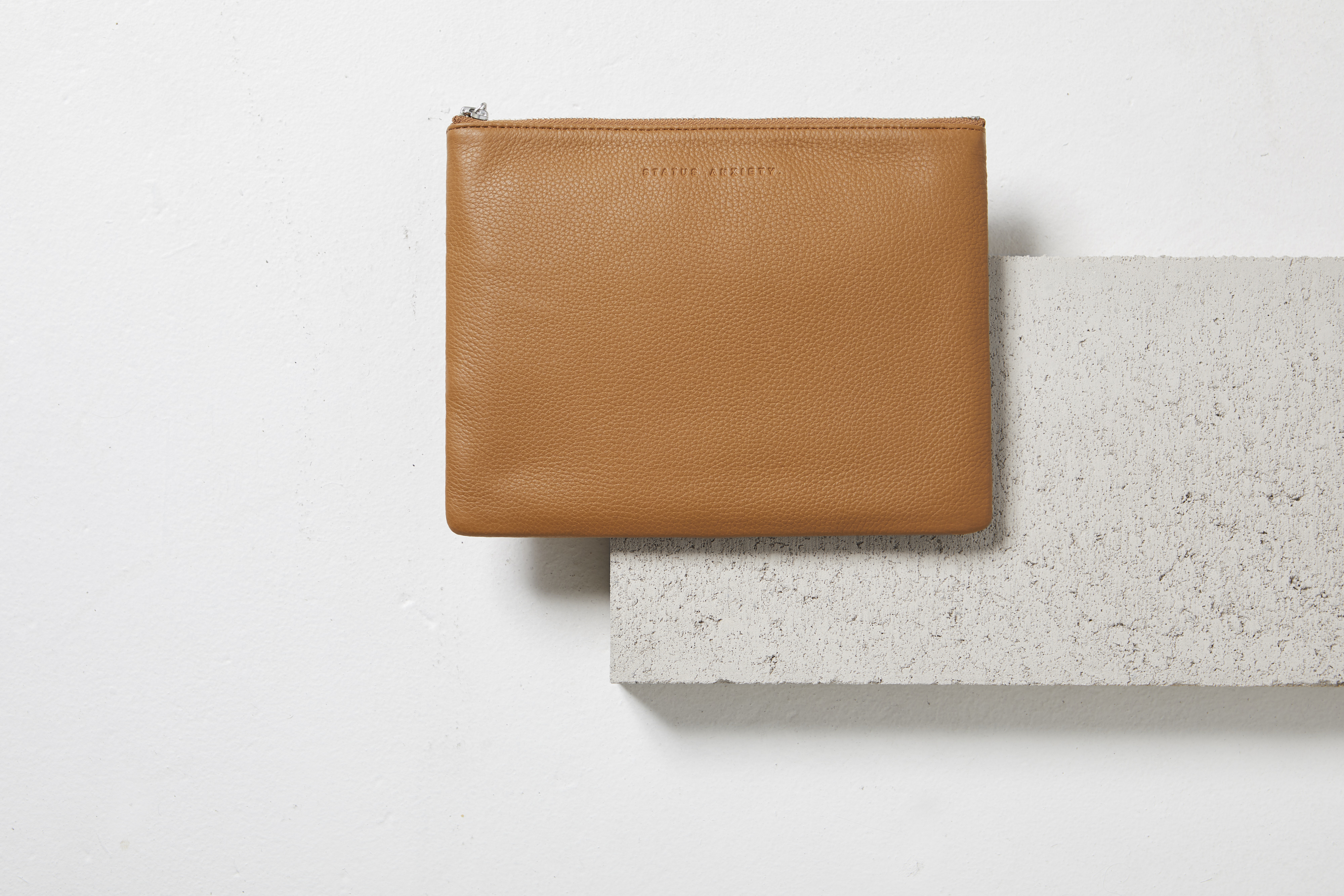 ANTIHEROINE 平口夾 / 駝色