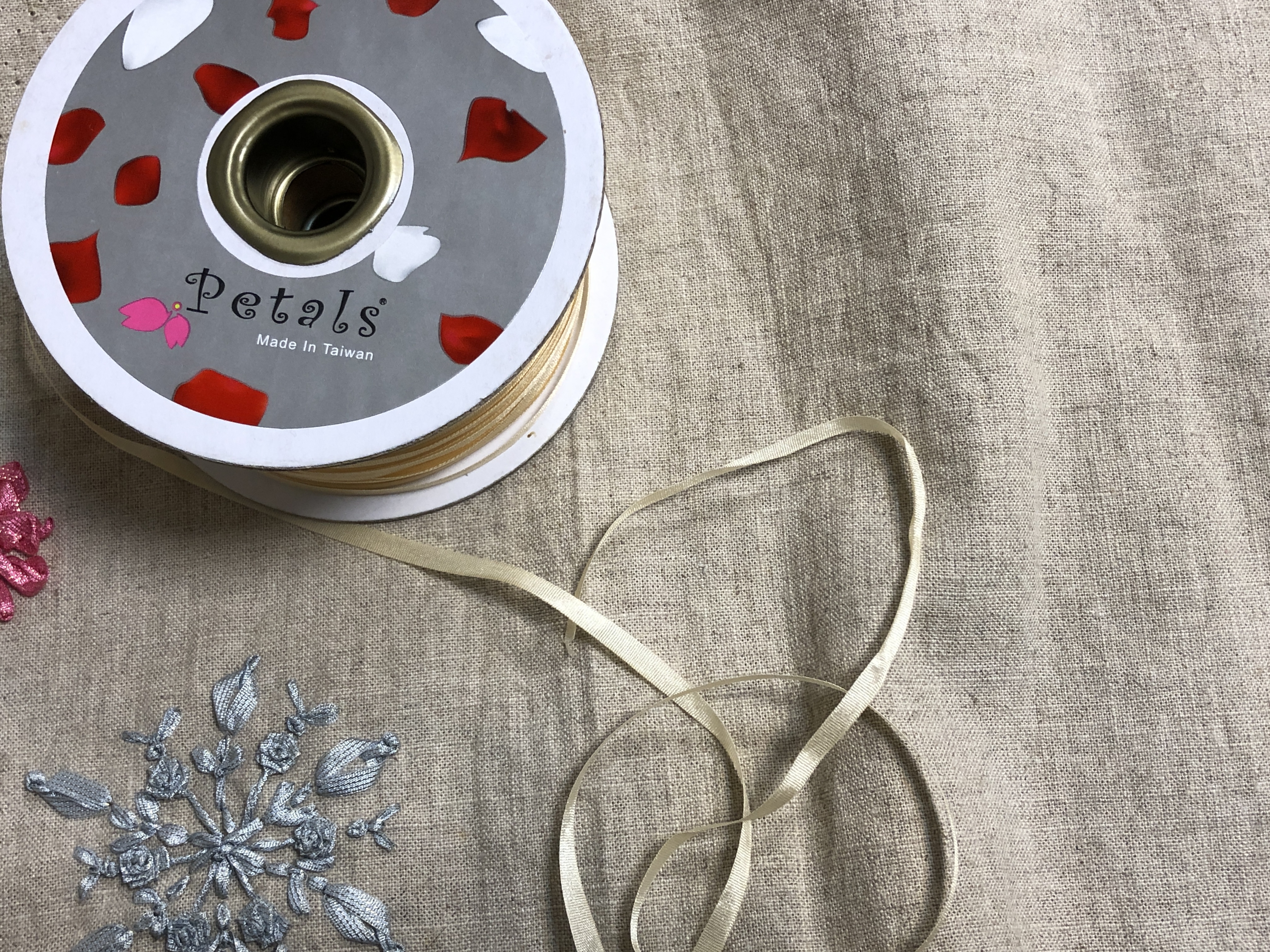 極薄仿蠶絲緞帶/4mm/500碼_Petals緞帶刺繡/Outlet