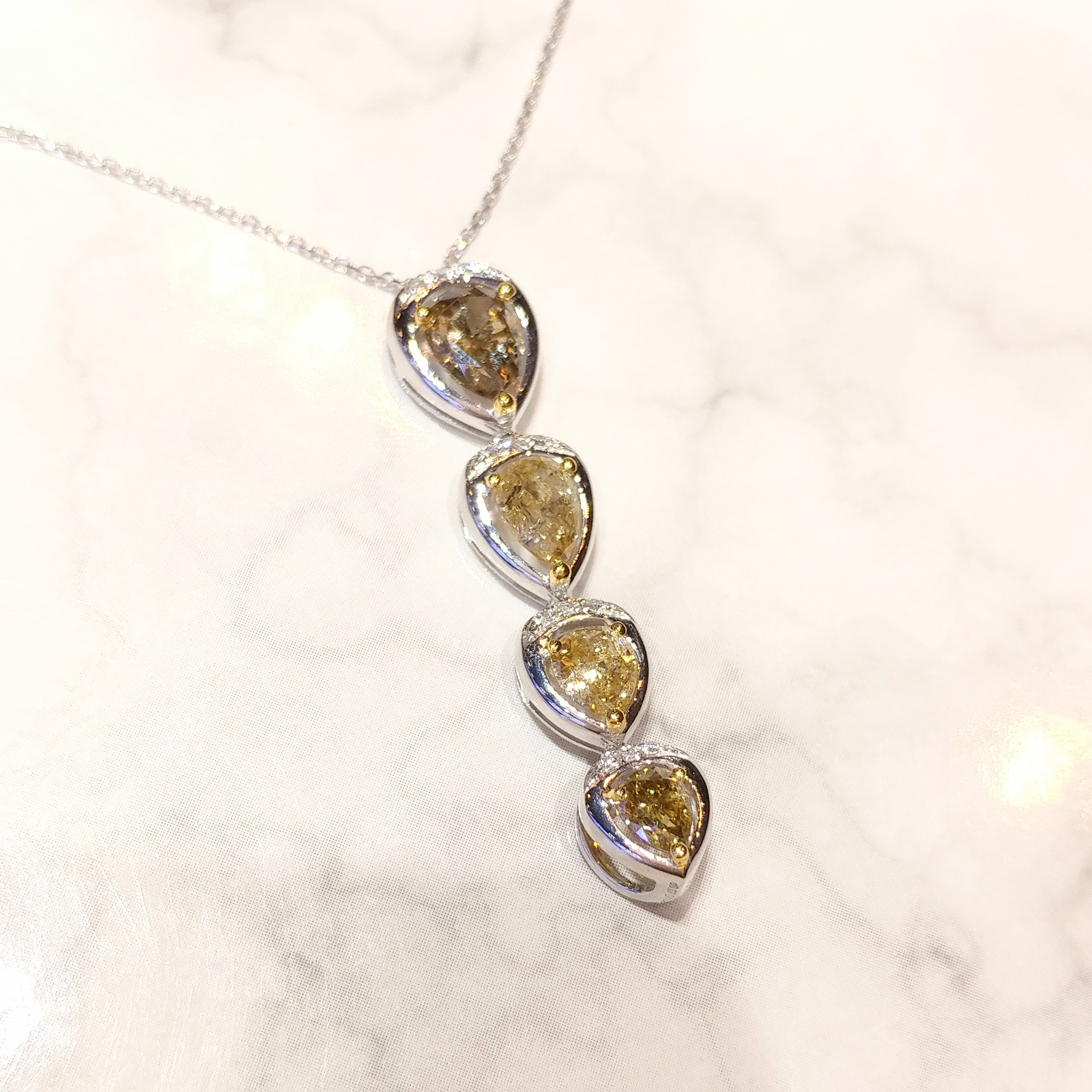 全新18K金【主石1卡36份彩鑽】配小鑽共1卡43份鑽石吊墜