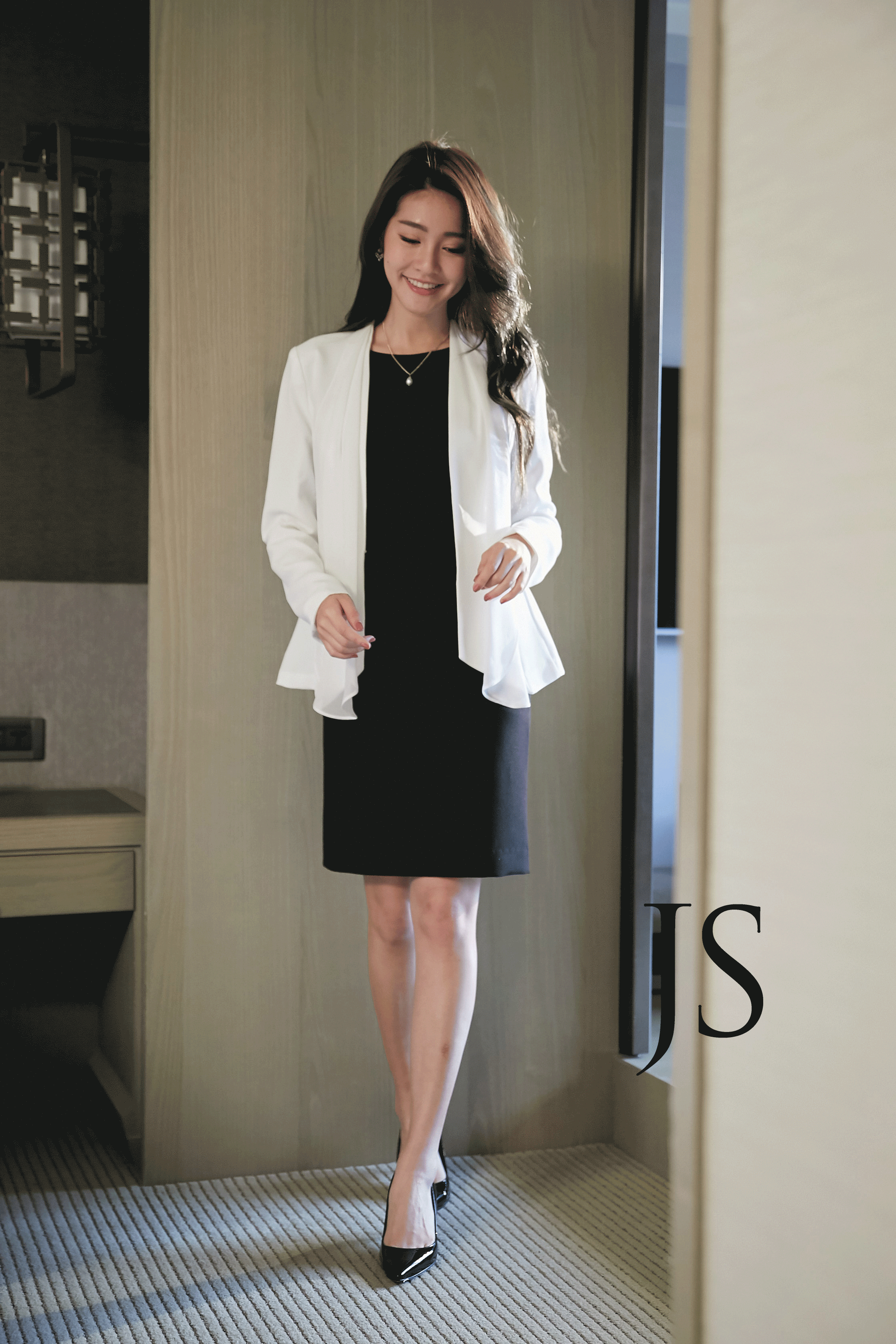 領巾腰身西裝外套(白)