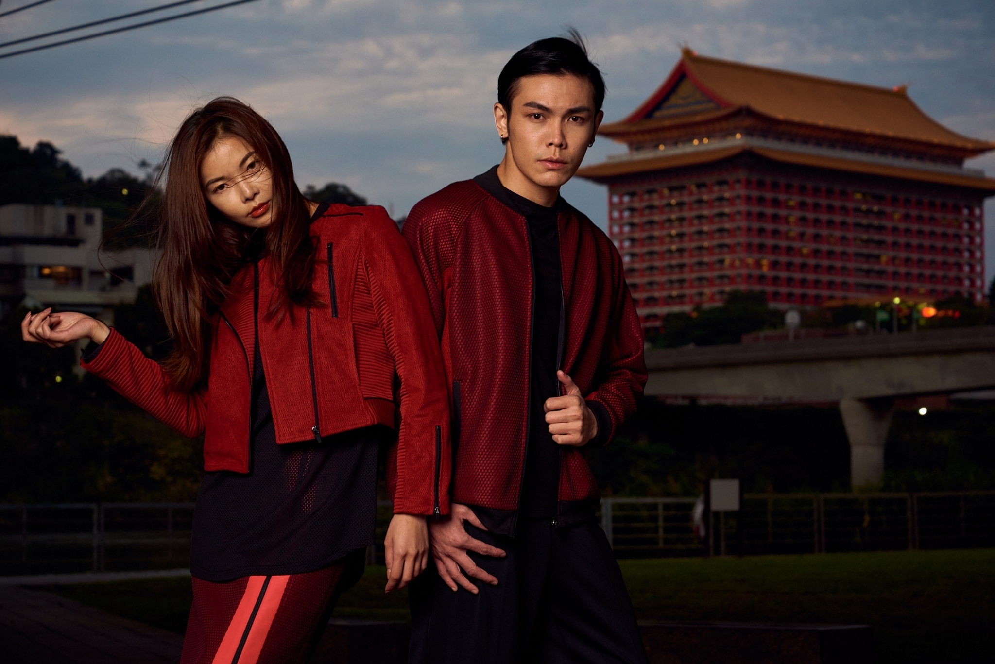 《2019情人節》 LARMURE同色系情侶穿搭提案，讓你放閃也可以很時尚！＃紅色系情侶穿搭