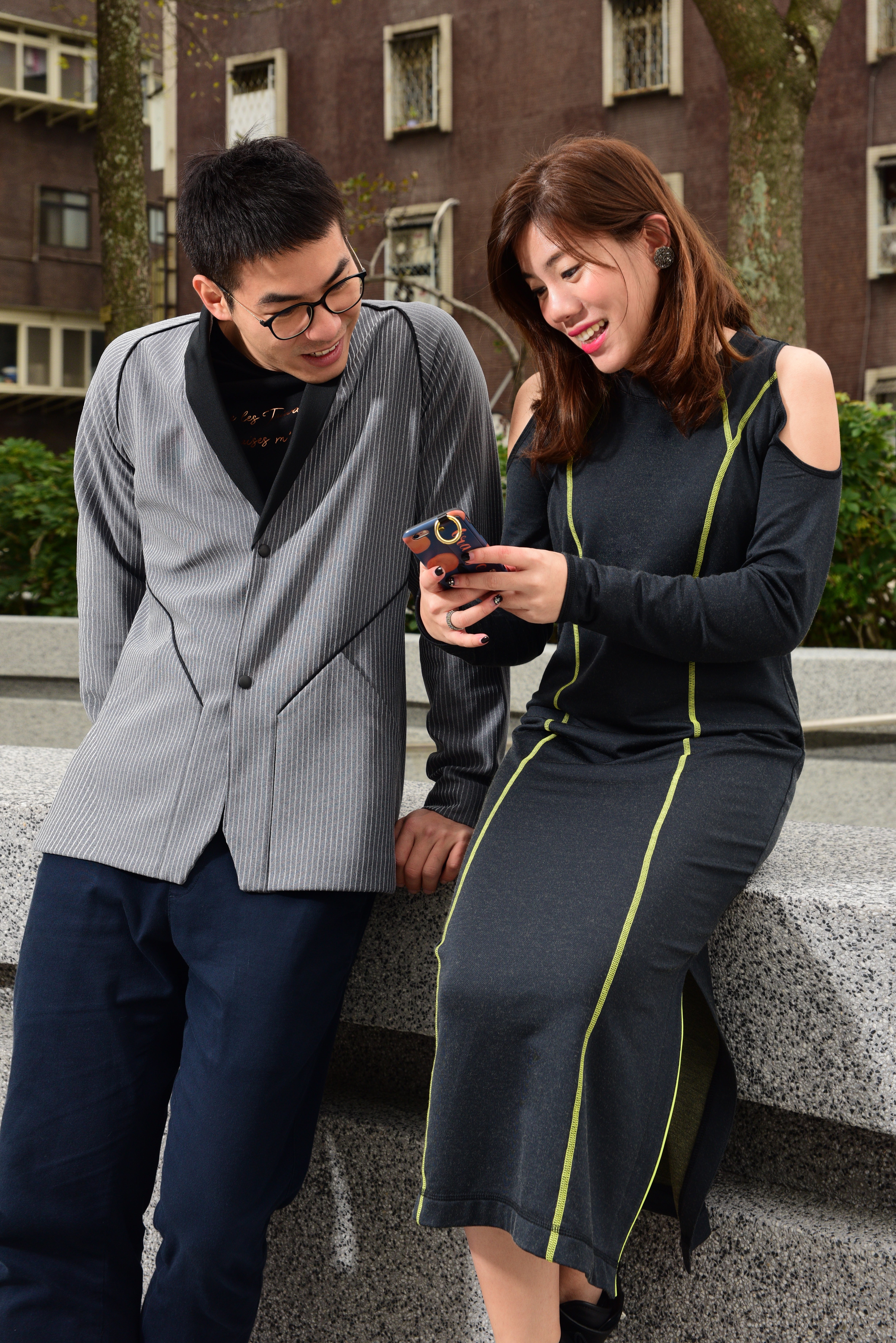 《2019情人節》 LARMURE同色系情侶穿搭提案，讓你放閃也可以很時尚！＃灰色系情侶穿搭