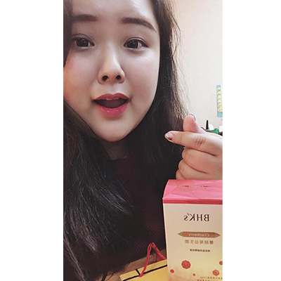 上班族  金佩妮：吃BHK's蔓越莓益生菌三天有感，分泌物變少甚至也沒有搔癢感！