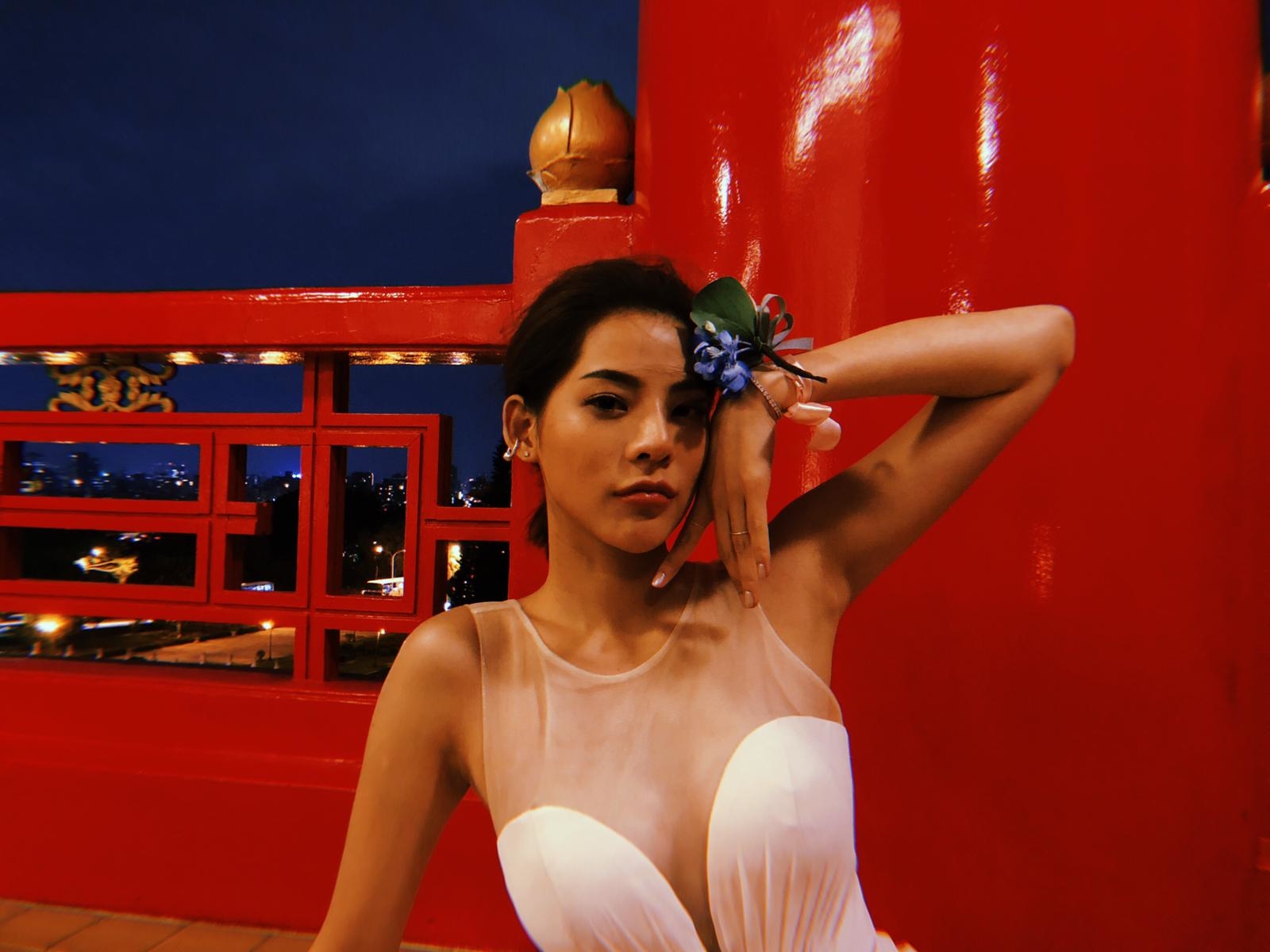 FASHIONISTAS,nubra,nubra絕世好波,隱形胸罩,隱形內衣,美胸,女性,隱形,豐胸,舒適,內衣,性感,女生必備,禮服穿搭,網紅,部落客,知名部落客,知名網紅,網紅推薦,網紅穿搭,網紅nubra,洪文安推薦,ann穿搭,伴娘