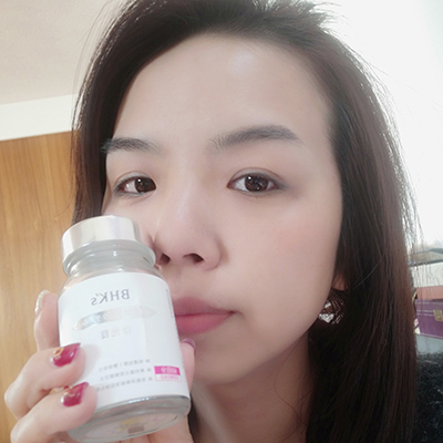 業務人員  mimi：吃完一罐BHK's 奢光錠，真的有變白一些！