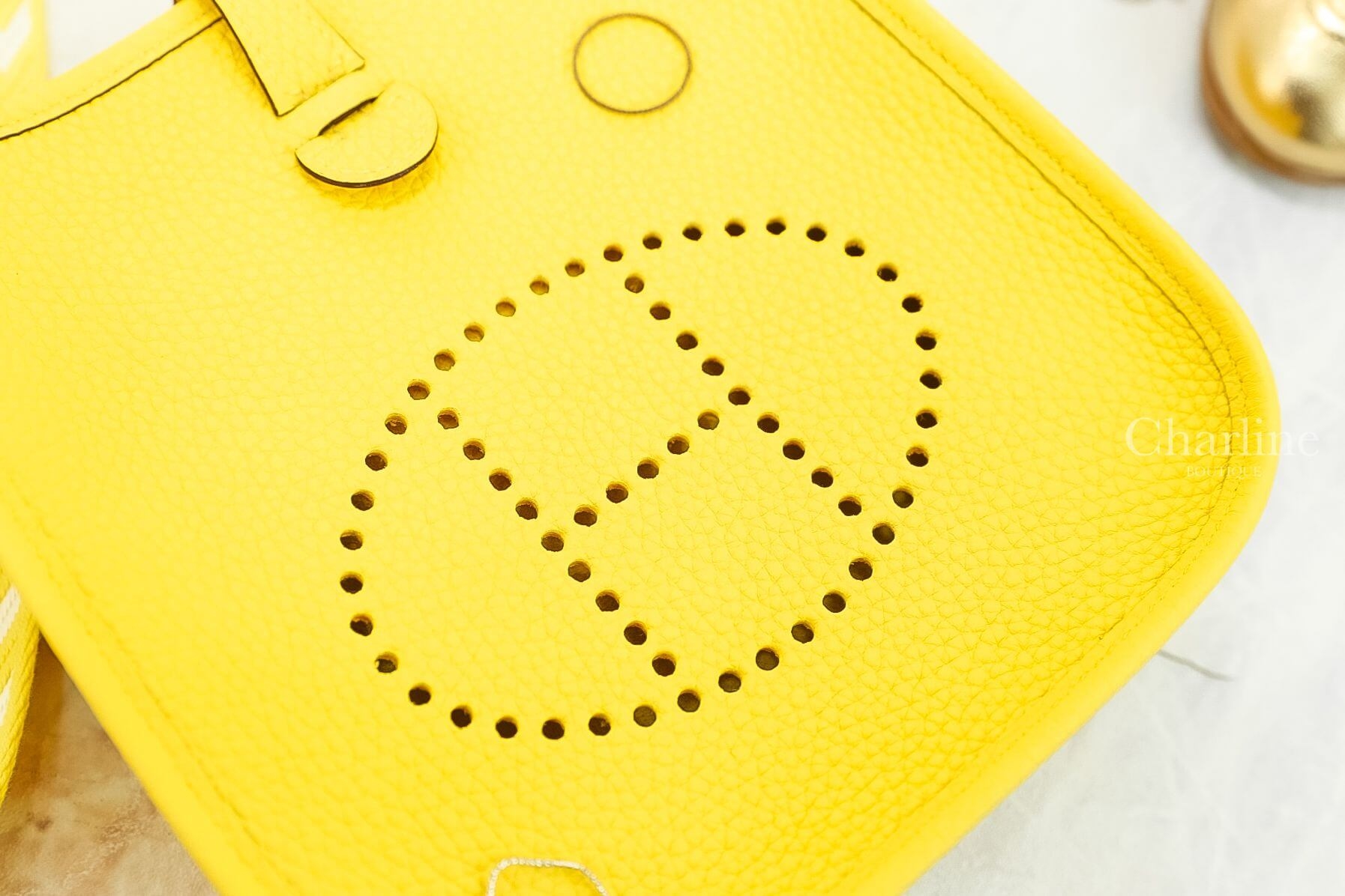 Hermès Evelyne TPM 16cm 9O Jaune de Naples Taurillon Clemence 那不勒斯黃N字型背帶簍空洞洞肩背包