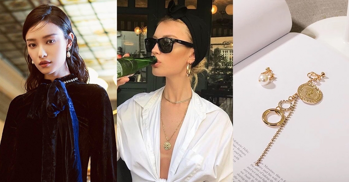 只看⼀一眼就能讓⼈人深深著迷的華麗復古風耳環， 或是最近非常火紅的⾦金金幣飾品， 不論配上什什麼服飾都非常適合， 尤其是搭配洋裝或者是較正式的服飾， 瞬間就能散發出奢華⼜又有型的獨特魅⼒力力。