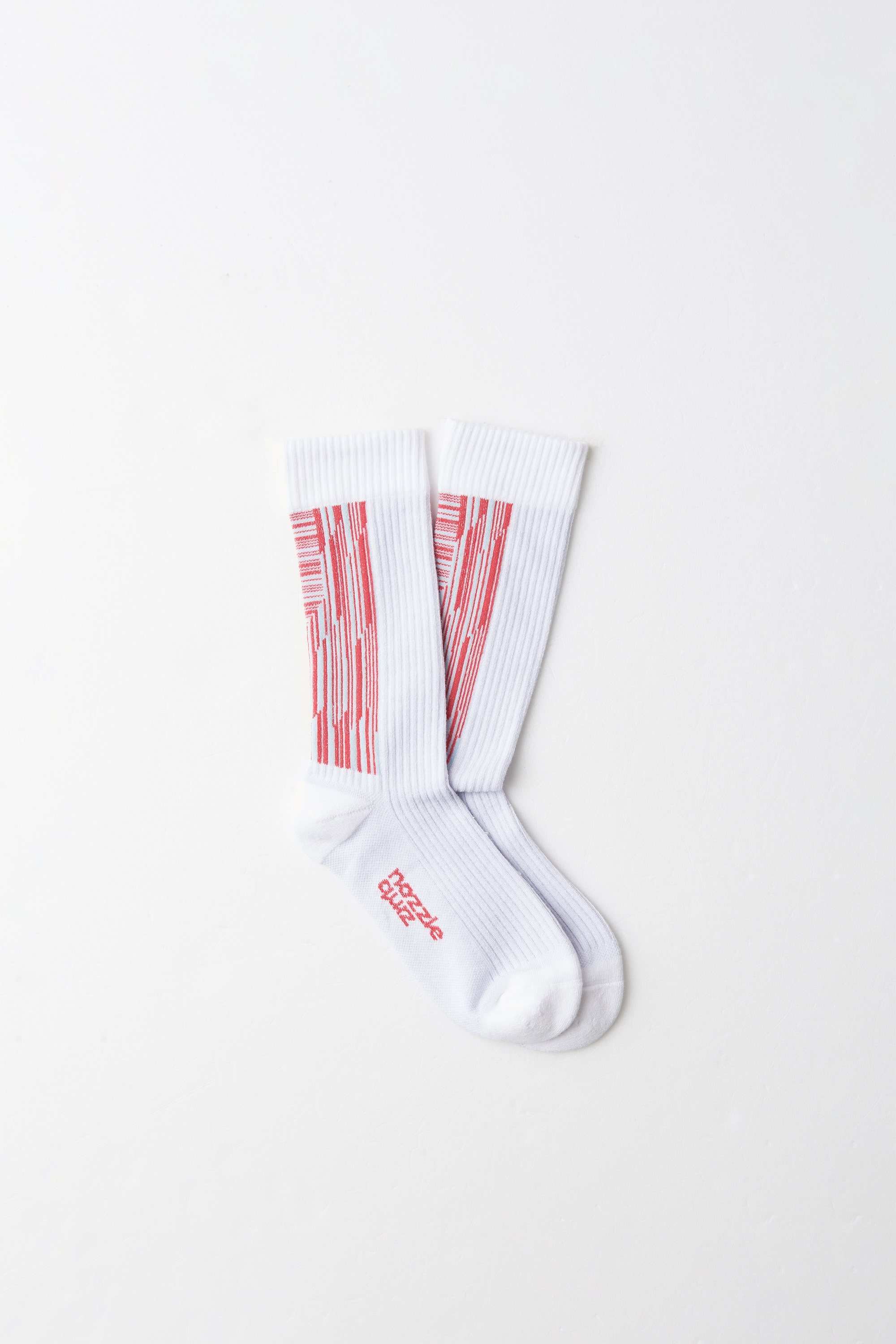 台灣潮流機能襪履品牌nozzle quiz經典系列LANDING ，延續街頭個性，同樣精緻質感的襪子， 以慣用的組織、結構，內斂的處理撞色、拼接等手法，捕捉熟悉的街頭元素，處理潮人眼中熟悉的圖形。