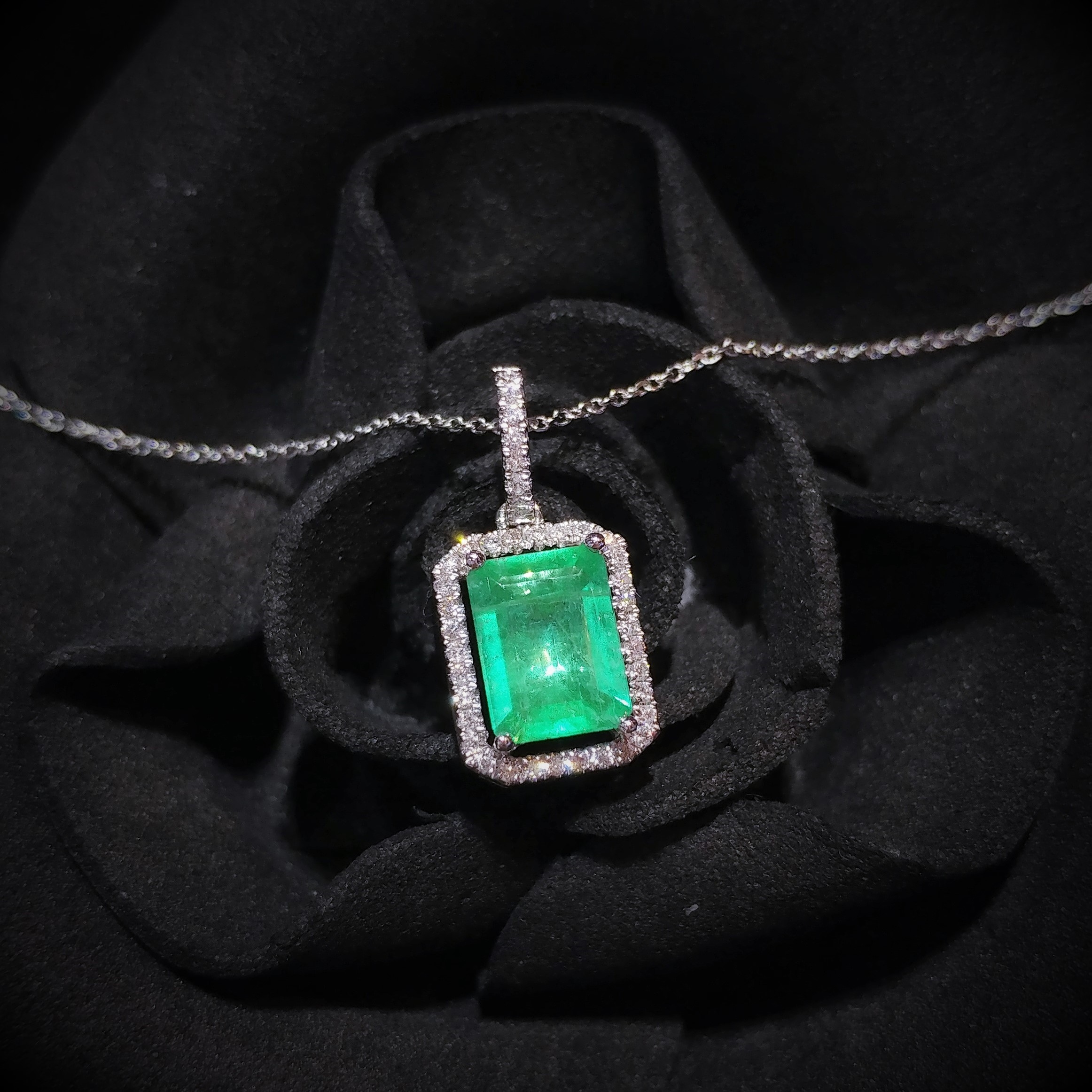 18K White Gold 0.89ct Emerald and Diamond Pendant