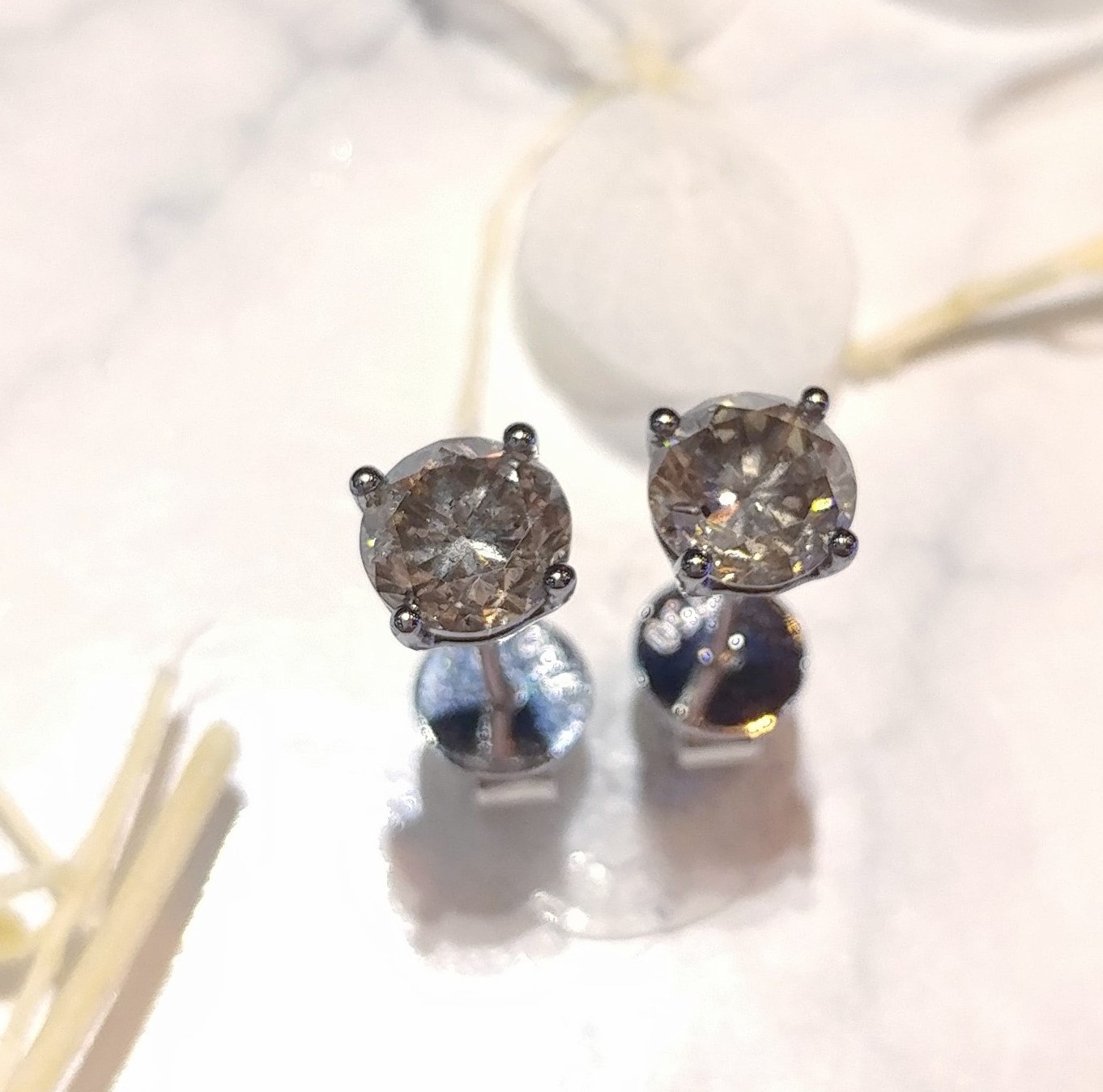 全新18K金【主石1卡22份咖啡色彩鑽】耳環