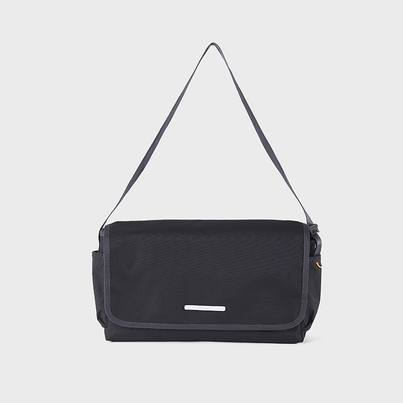 廣場系列-肩/側背郵差包(大，37x22cm)-墨黑-RMS600BK