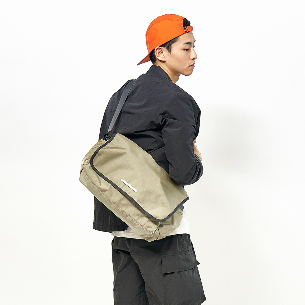 廣場系列-肩/側背郵差包(大，37x22cm)-橄欖綠-RMS600OL