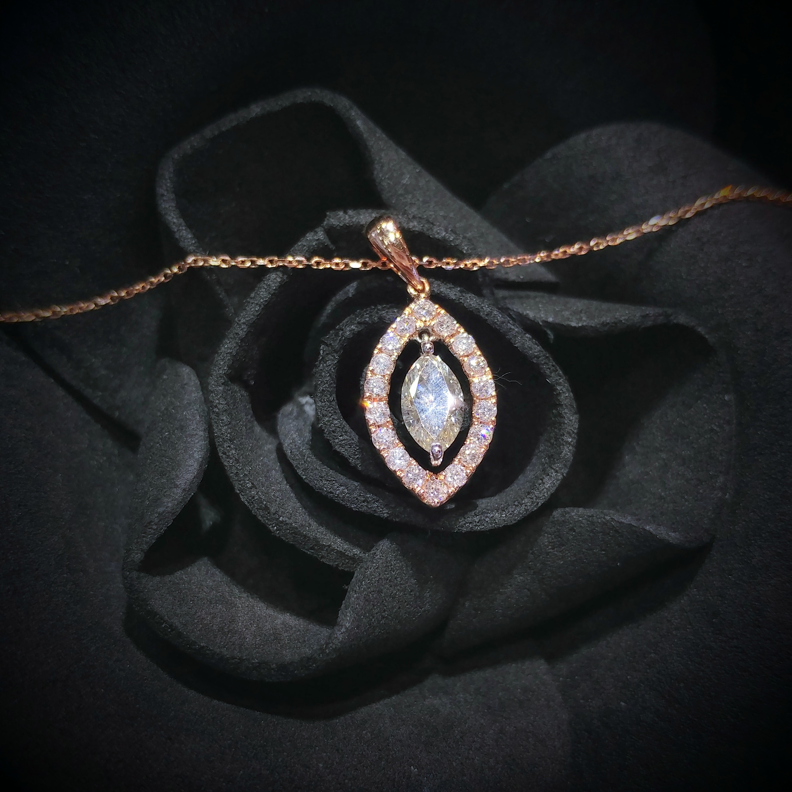 全新18K玫瑰金【單粒48份欖尖形鑽石】配小鑽共73份鑽石吊墜