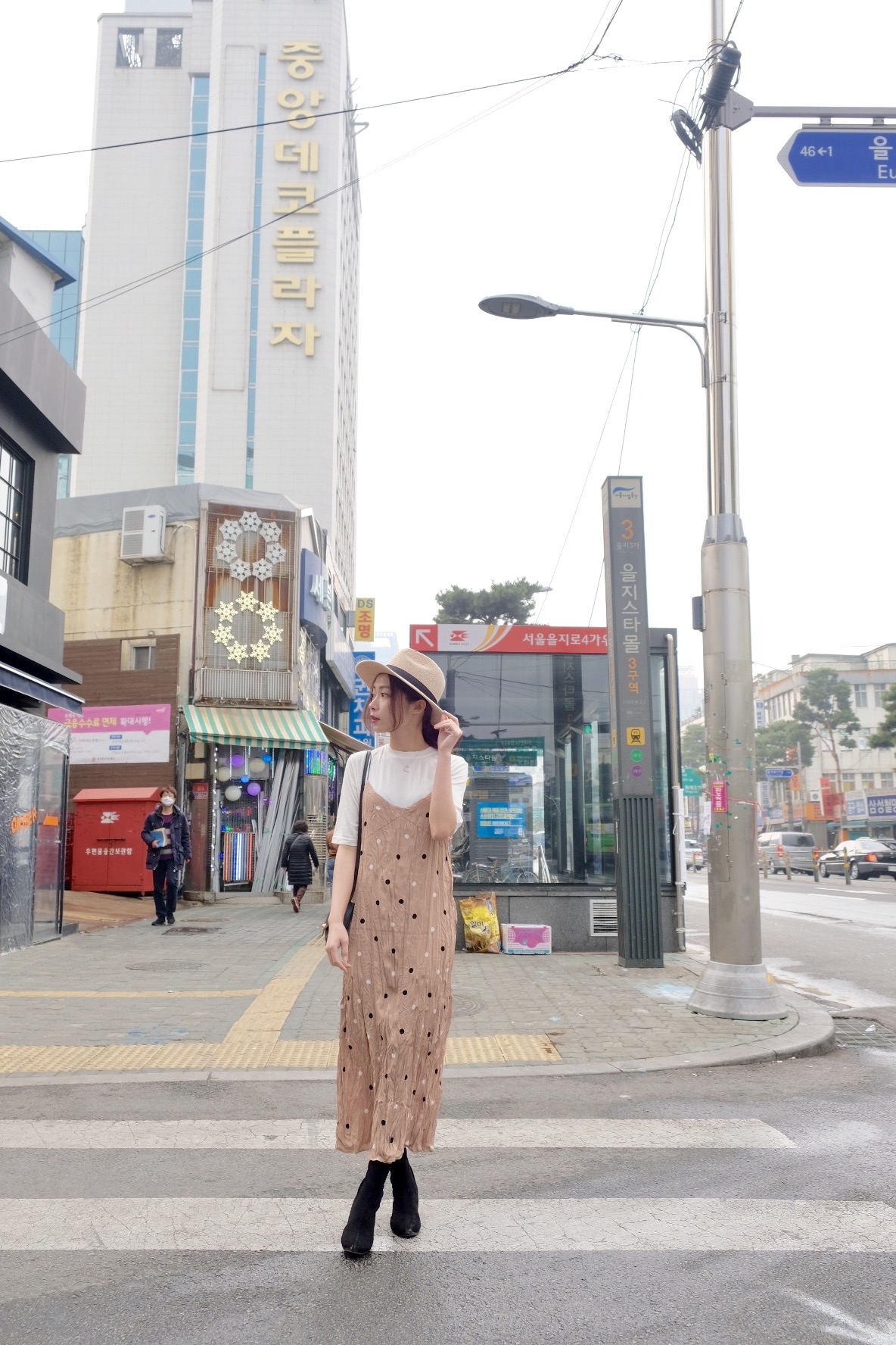 老闆來一杯半糖珍珠奶茶細肩洋