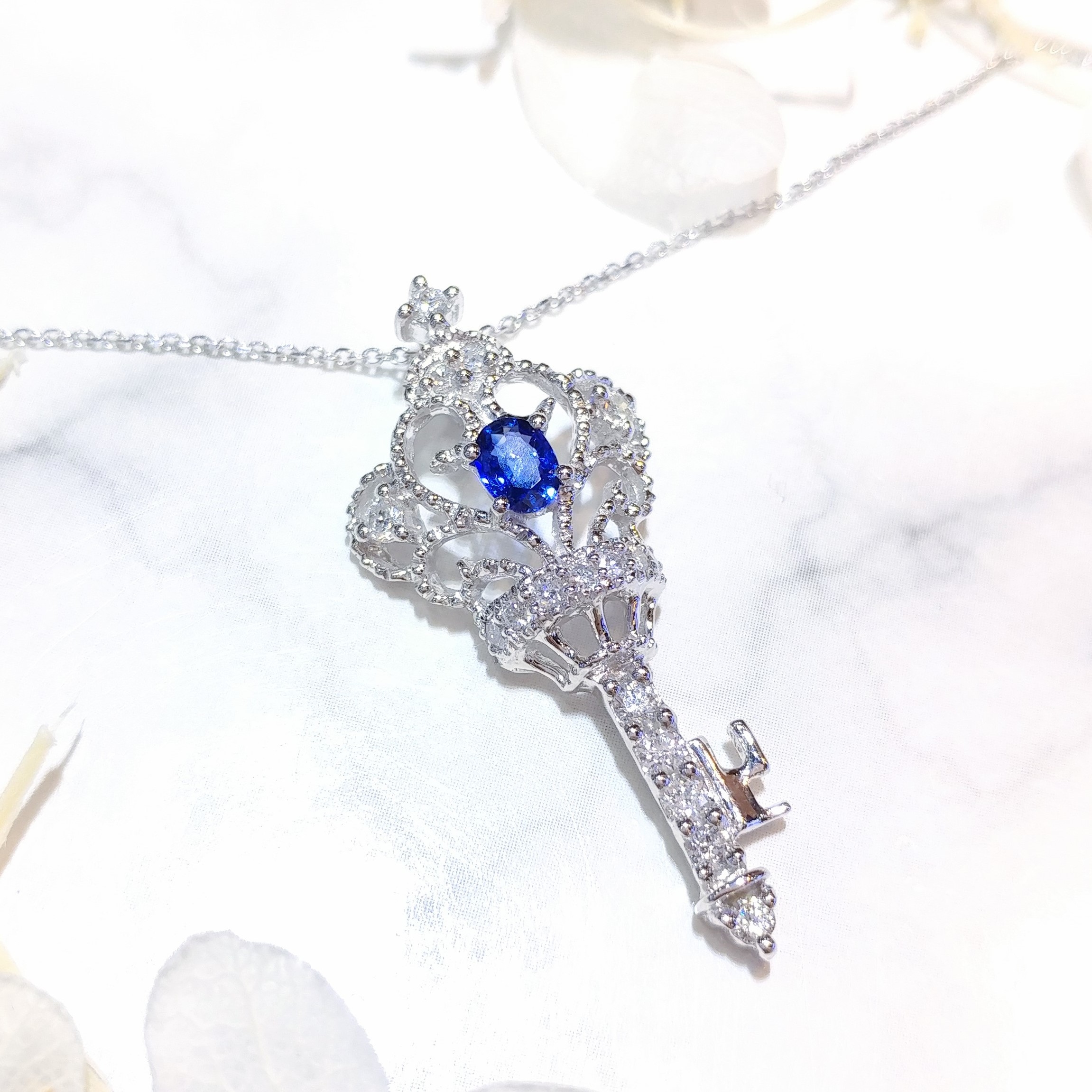 18K White Gold 0.21ct Sapphire and Diamond Pendant