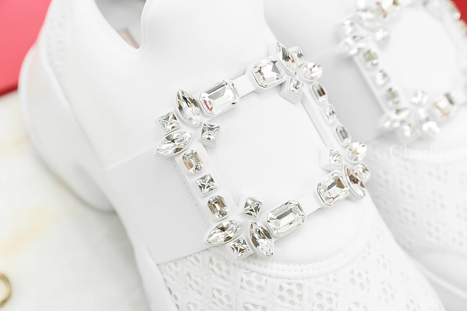 Roger Vivier Viv' Run Strass Buckle Sneakers In Technical Fabrics 白色水晶方釦太空棉運動鞋