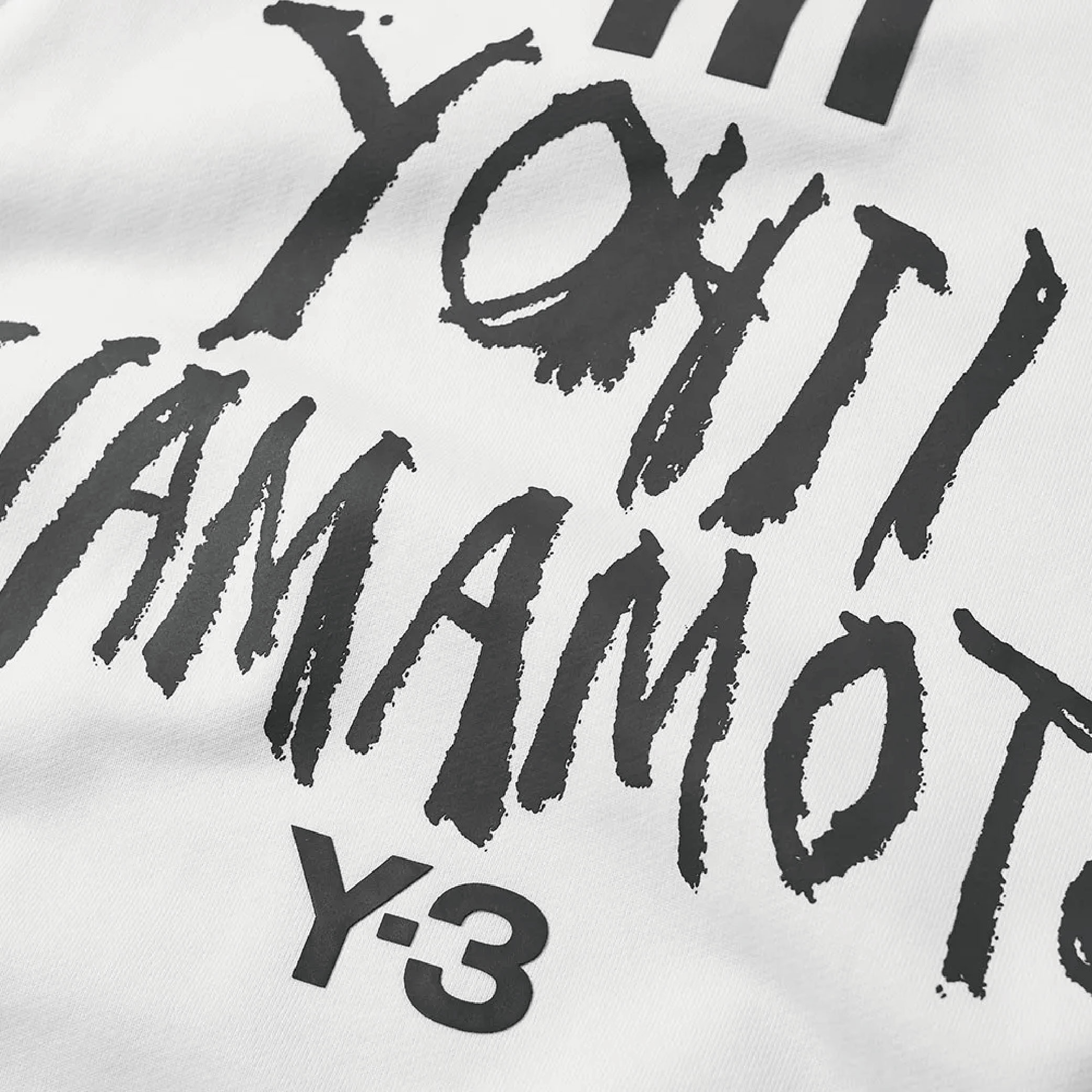 【 Y-3 SIGNATURE GRAPHIC CREW SWEAT 手寫簽名大學TEE 】