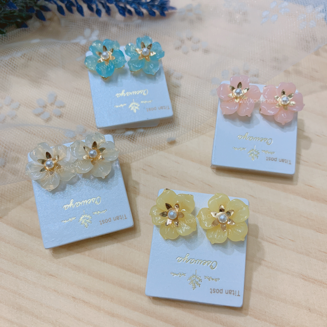 [網站限定優惠]Osewaya 光面小花耳環