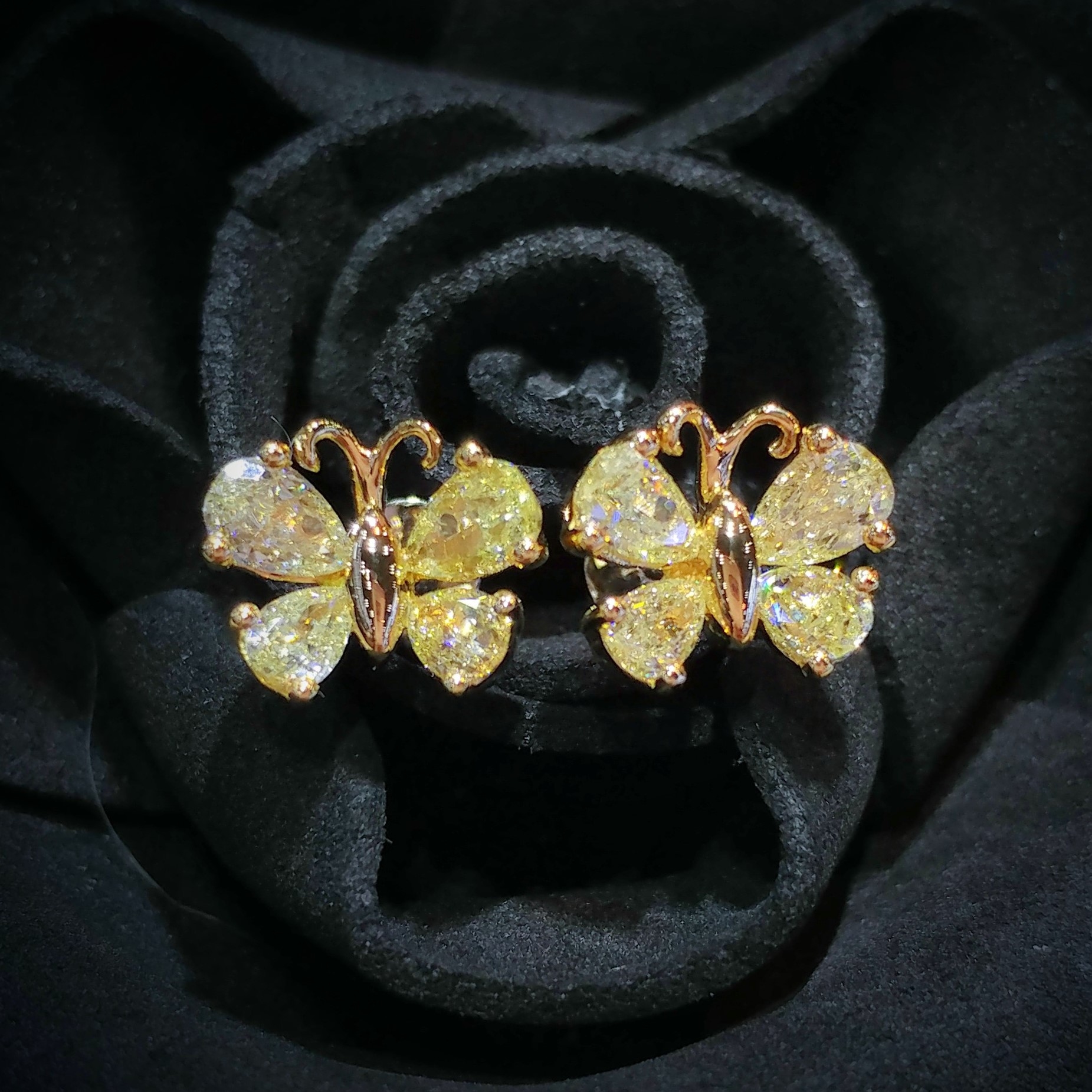 18K White Gold 1.43ct Fancy Yellow Diamond Earrings