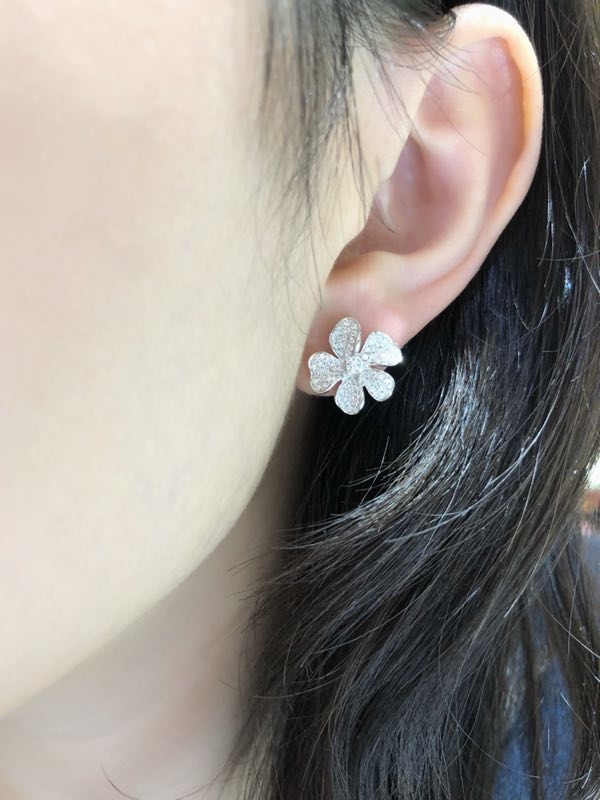 唯美主義 18K金花瓣鑽石耳環
