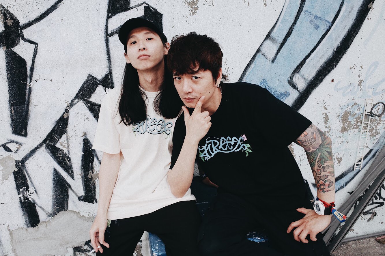 【滅火器Fire EX. ╳ range】春暖花開 之 黑/白短T