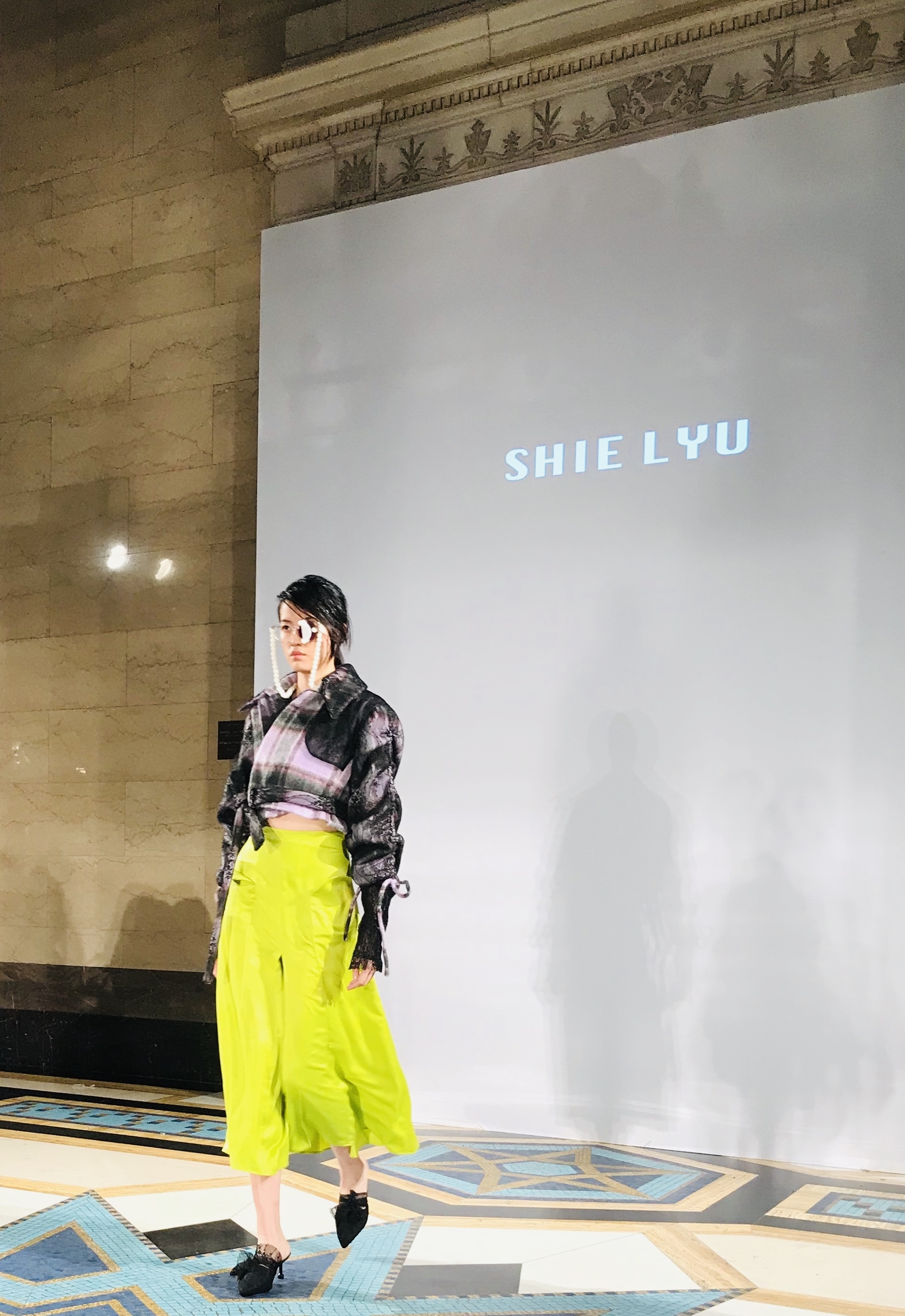 《19AW倫敦時裝週 》 LARMURE倫敦特派員隨筆＃主要的設計趨勢，建立在運動與時裝結合，異材質與細節的點綴。