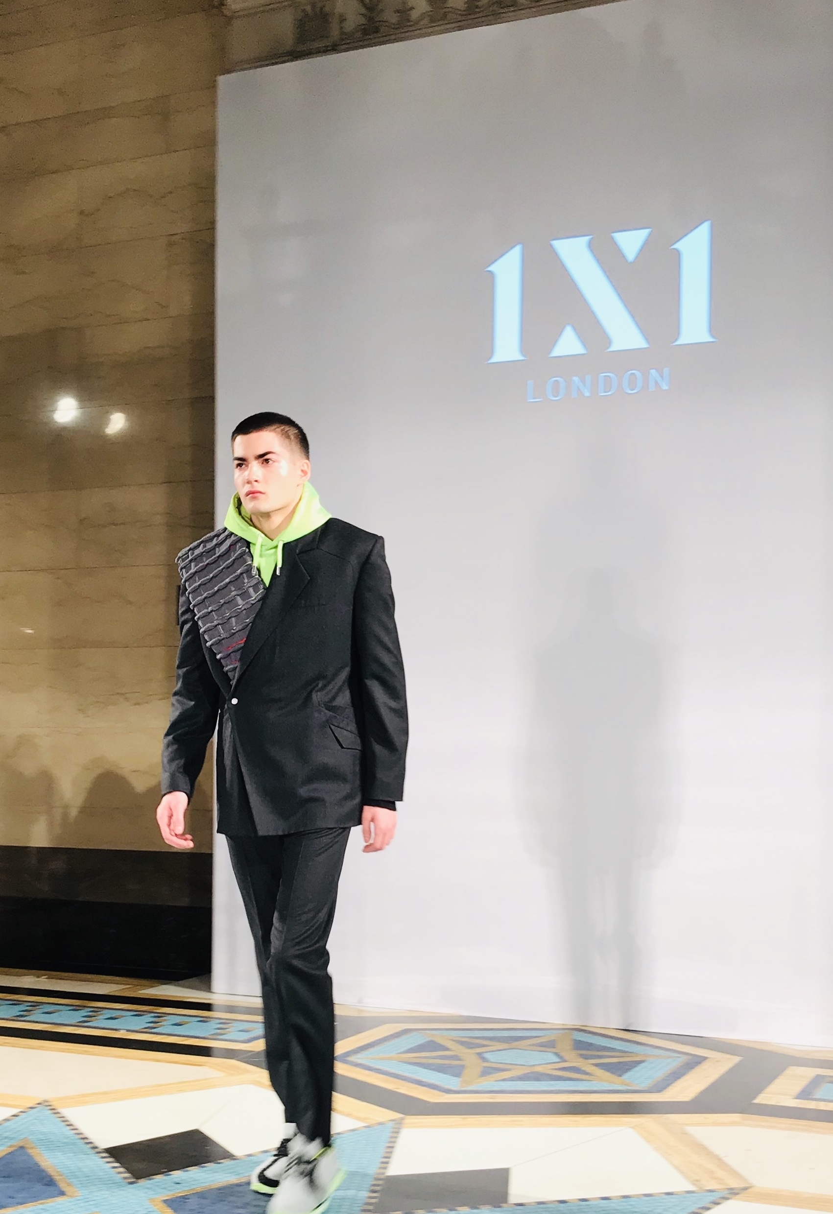 《19AW倫敦時裝週 》 LARMURE倫敦特派員隨筆＃主要的設計趨勢，建立在運動與時裝結合，異材質與細節的點綴。