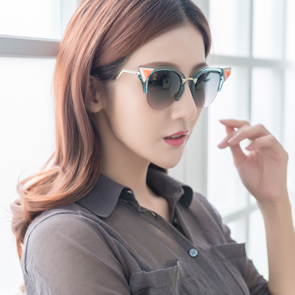 FENDI 寶石貓眼款 太陽眼鏡(透明藍)