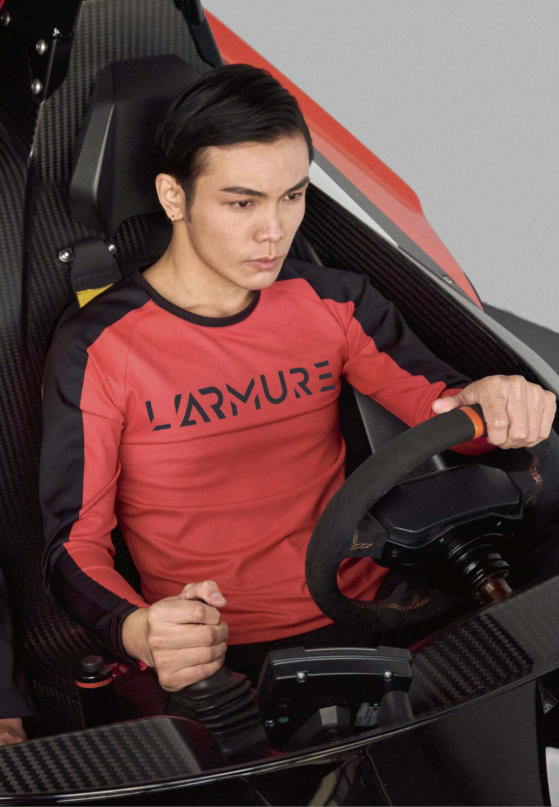 《19AW倫敦時裝週 》 LARMURE倫敦特派員隨筆 ＃2019春夏，LARMURE主推螢光色系服飾，結合跑車的概念，將流暢的服裝線條、明亮色彩與TCool機能布料相互搭配，面對即將來臨的炎炎夏日，輕鬆展現我們的時尚態度。