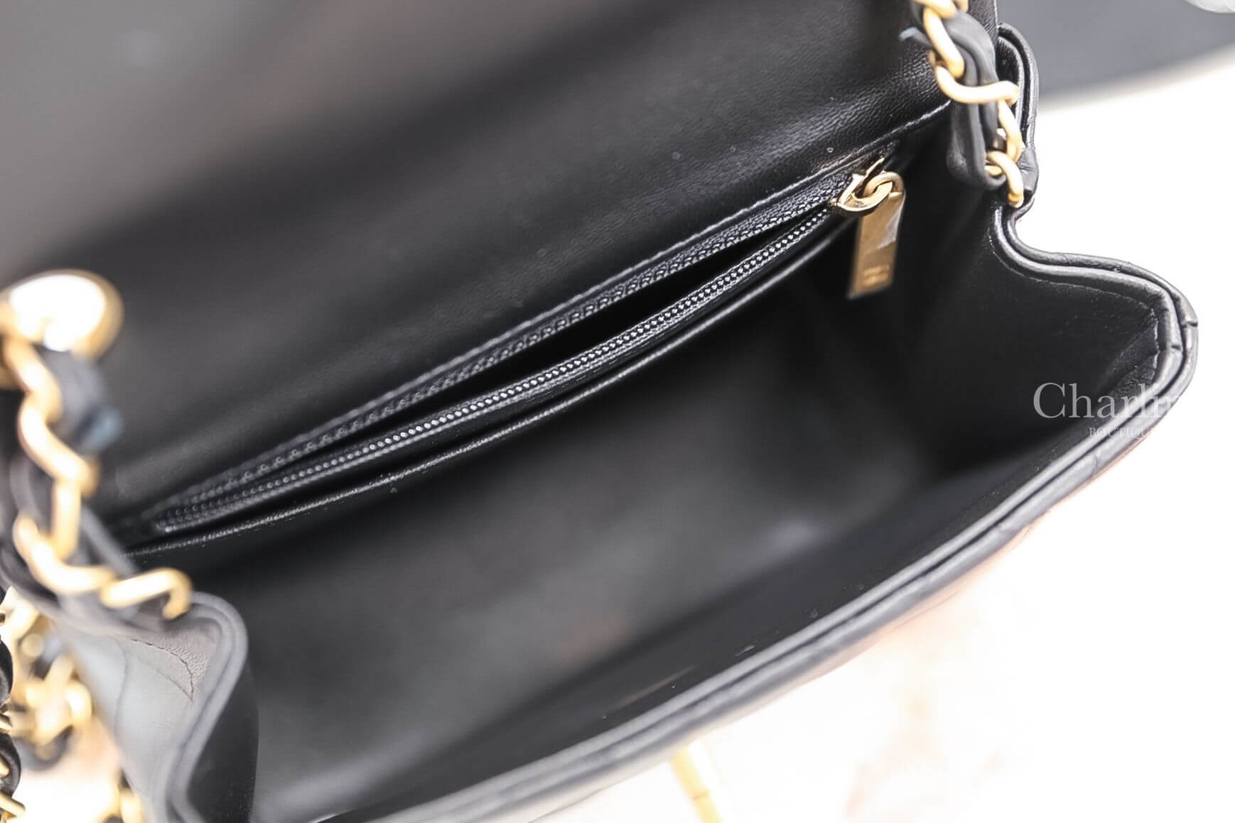 Chanel Mini Flap Bag 黑色金CC金鍊小羊皮肩背包-Charline Boutique 精品代購
