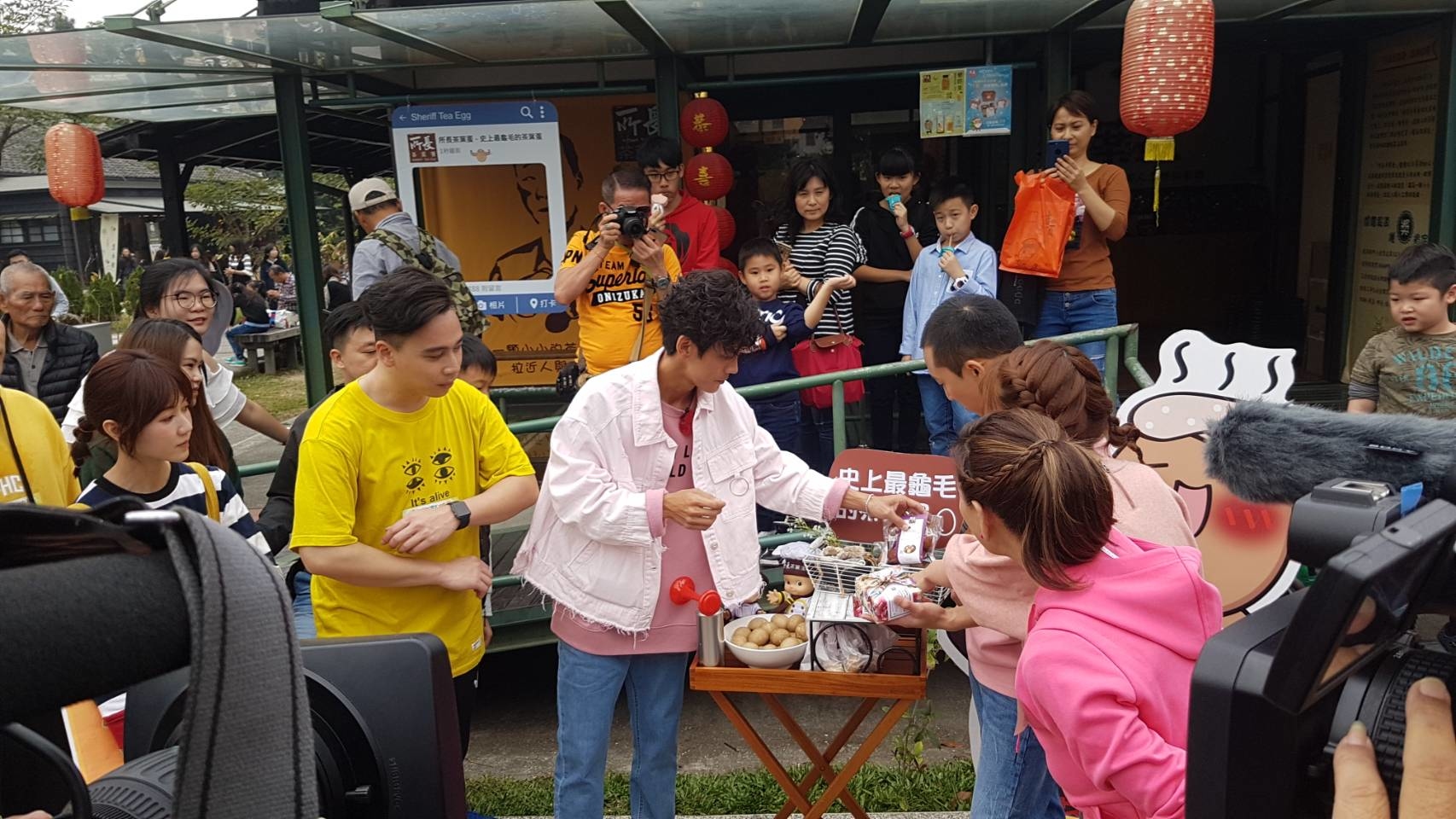 所長茶葉蛋-名人推薦(浩角翔起主持的綜藝新時代節目至嘉義檜意森活村店錄製、介紹產品)