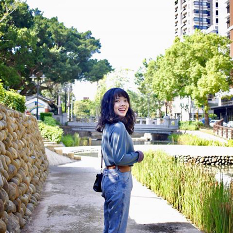 微風小吹撞色上衣-喬木綠