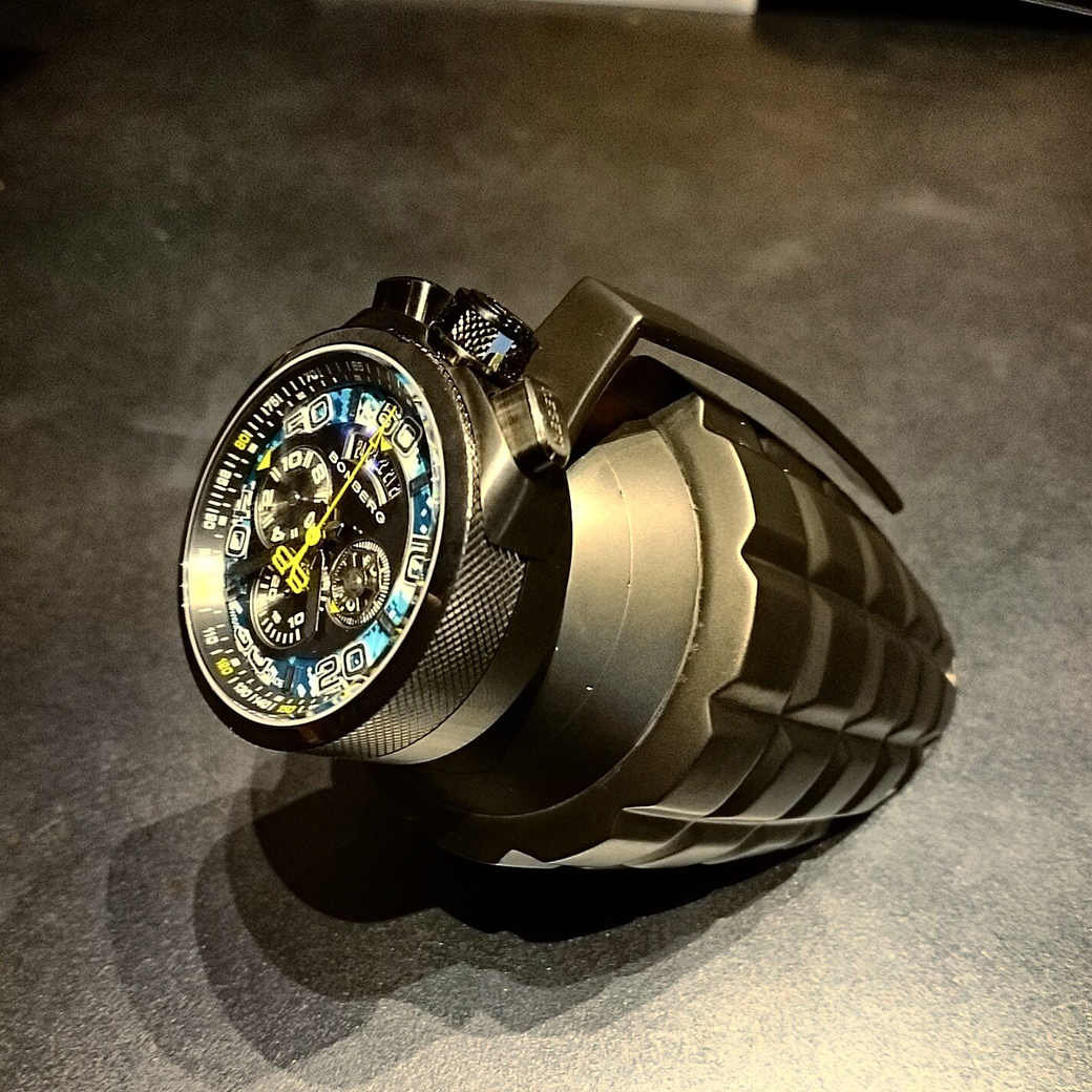 槍色手榴彈桌鐘座