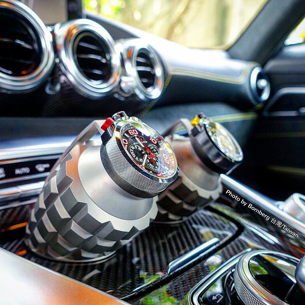 銀色手榴彈桌鐘座