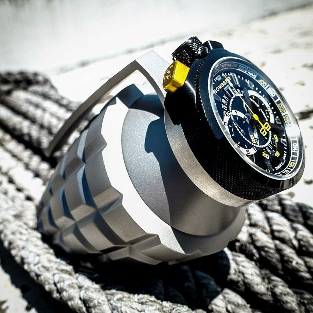 銀色手榴彈桌鐘座